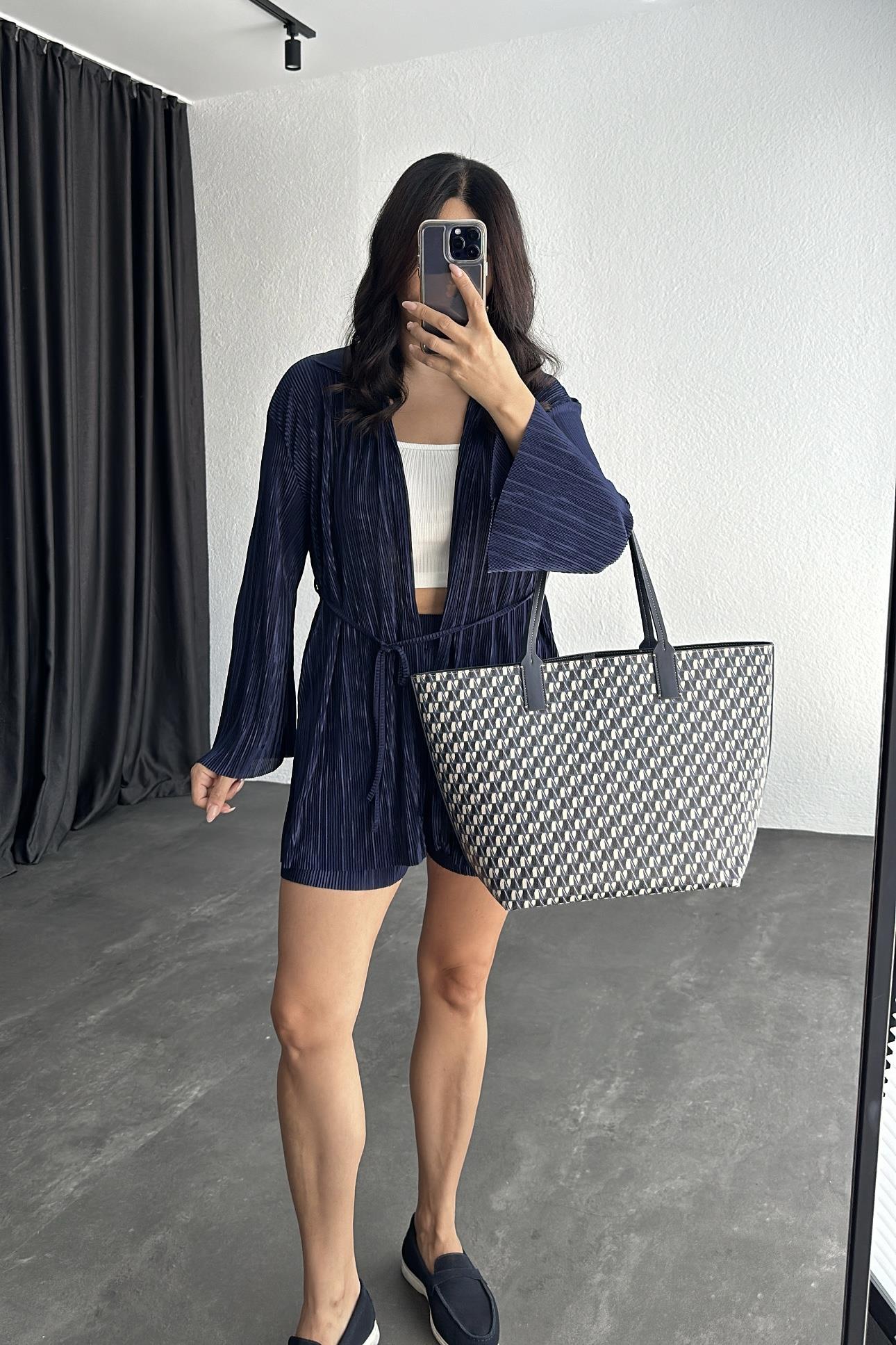 Lacivert Şortlu Piliseli Takım