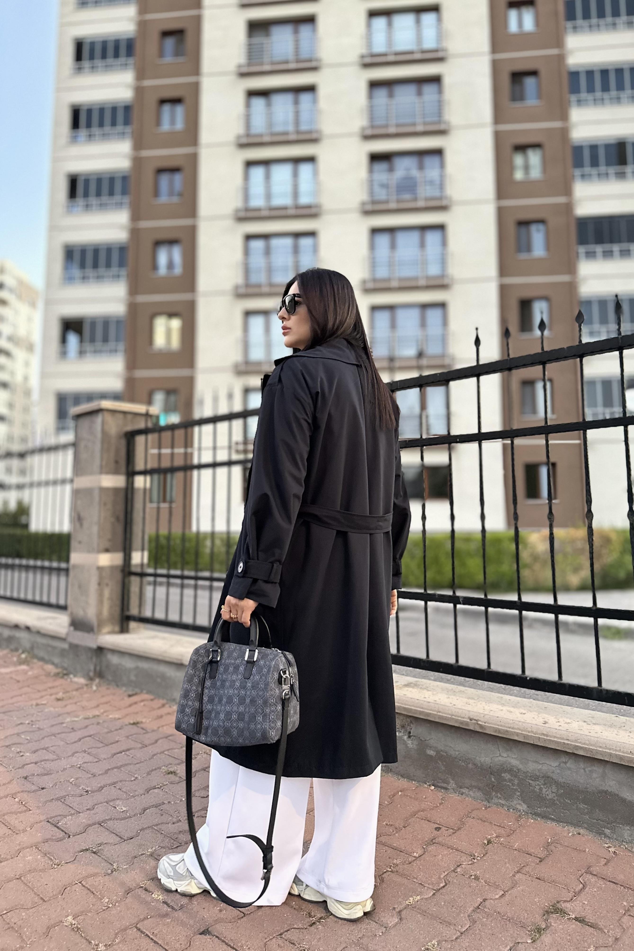 Marka Etiketli Astarlı Lacivert Renk Pamuk İçerikli Paraşüt Kumaş Trençkot 