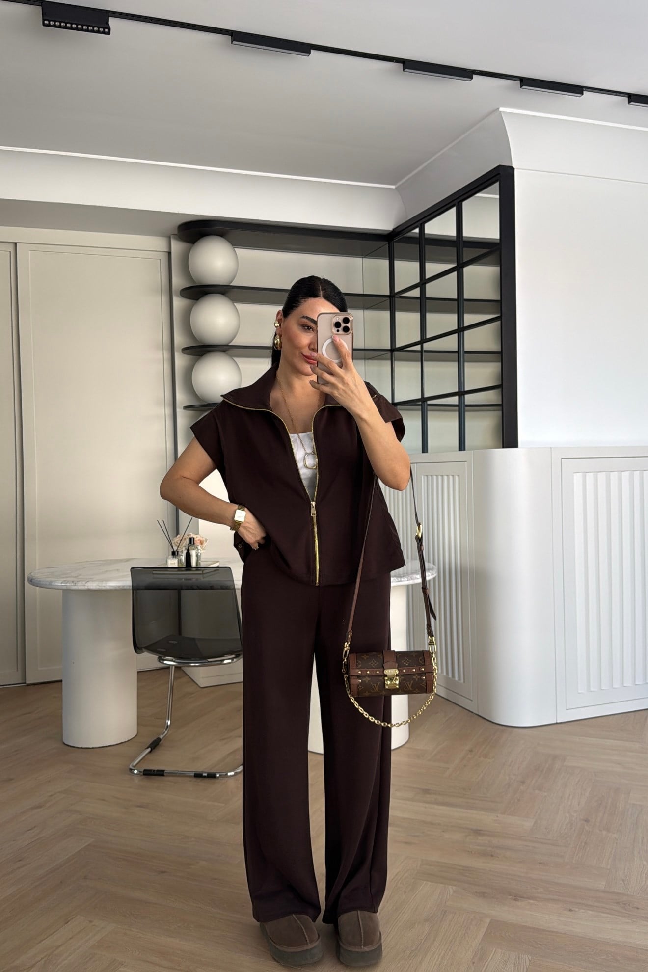 MARKA MODEL GOLD FERMUAR DETAYLI TAKIM KAHVE 