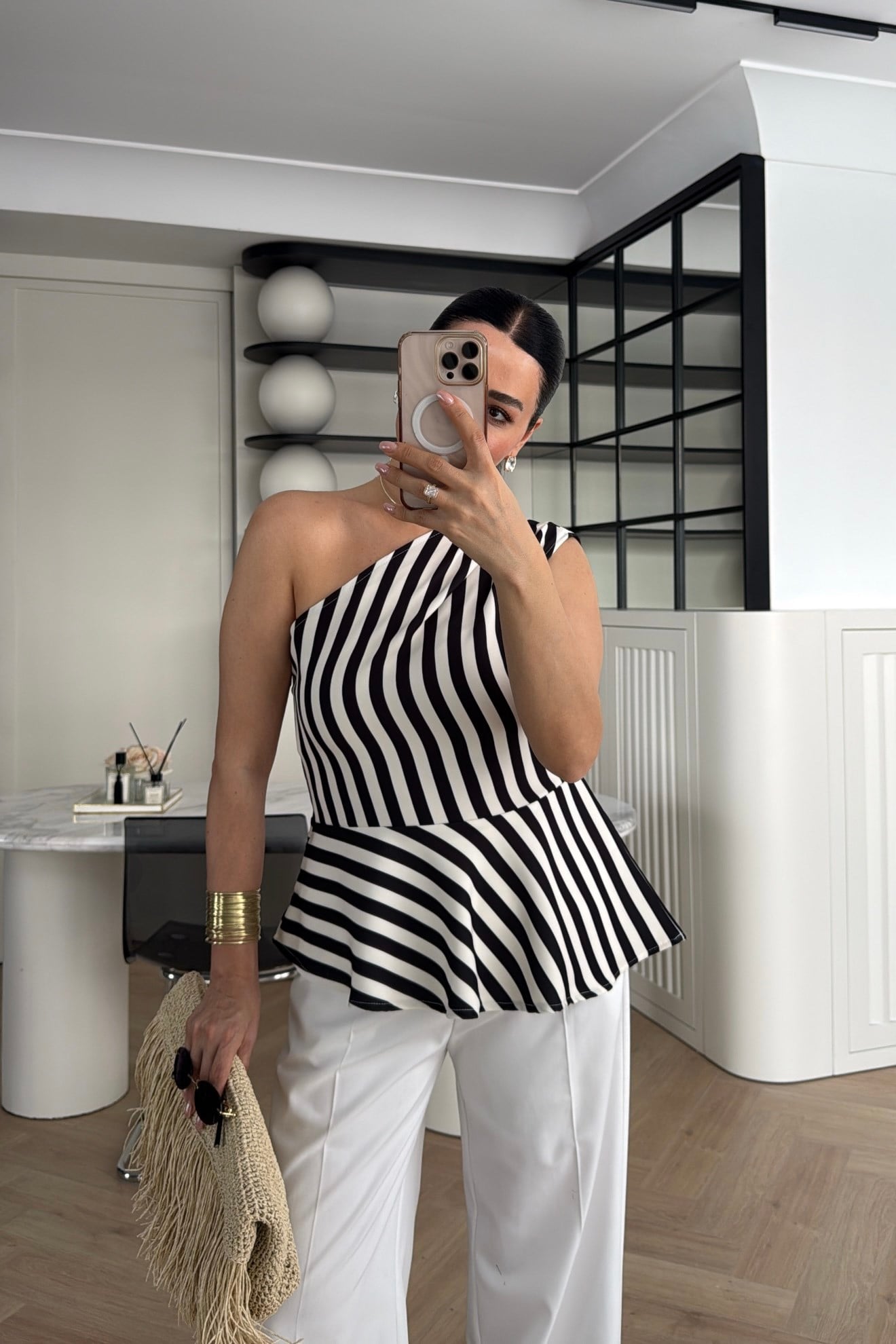 MARKA MODEL TEK OMUZ ÇİZGİLİ BLUZ 