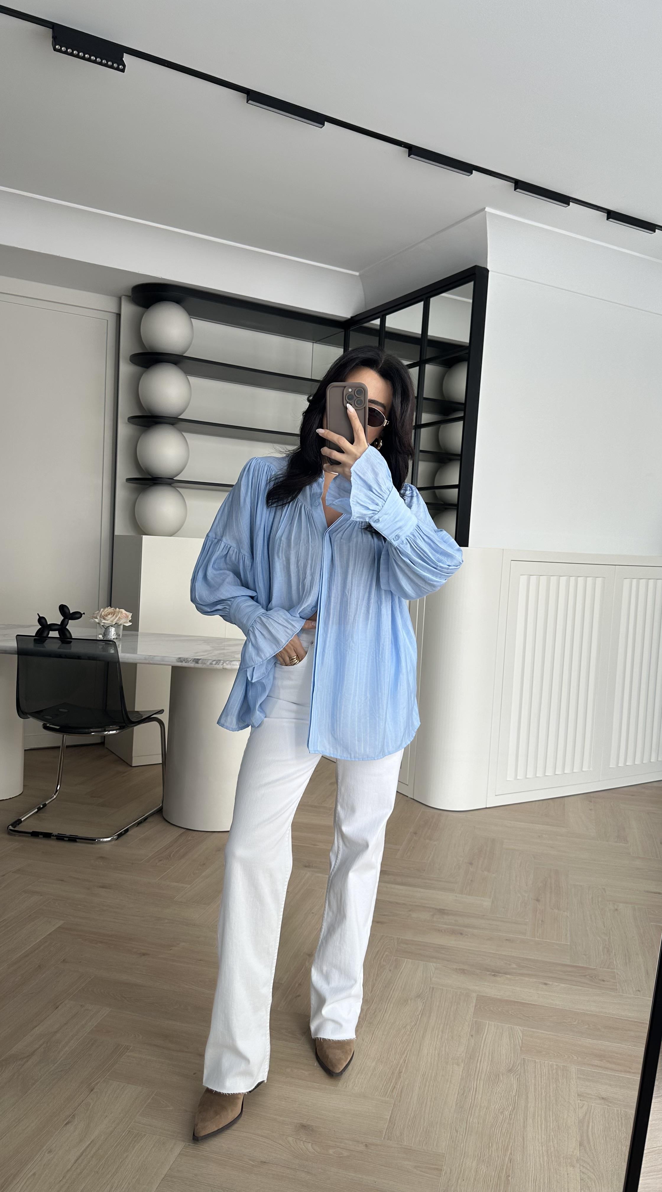 Mavi Renk Büzgülü Kol Detaylı Gömlek