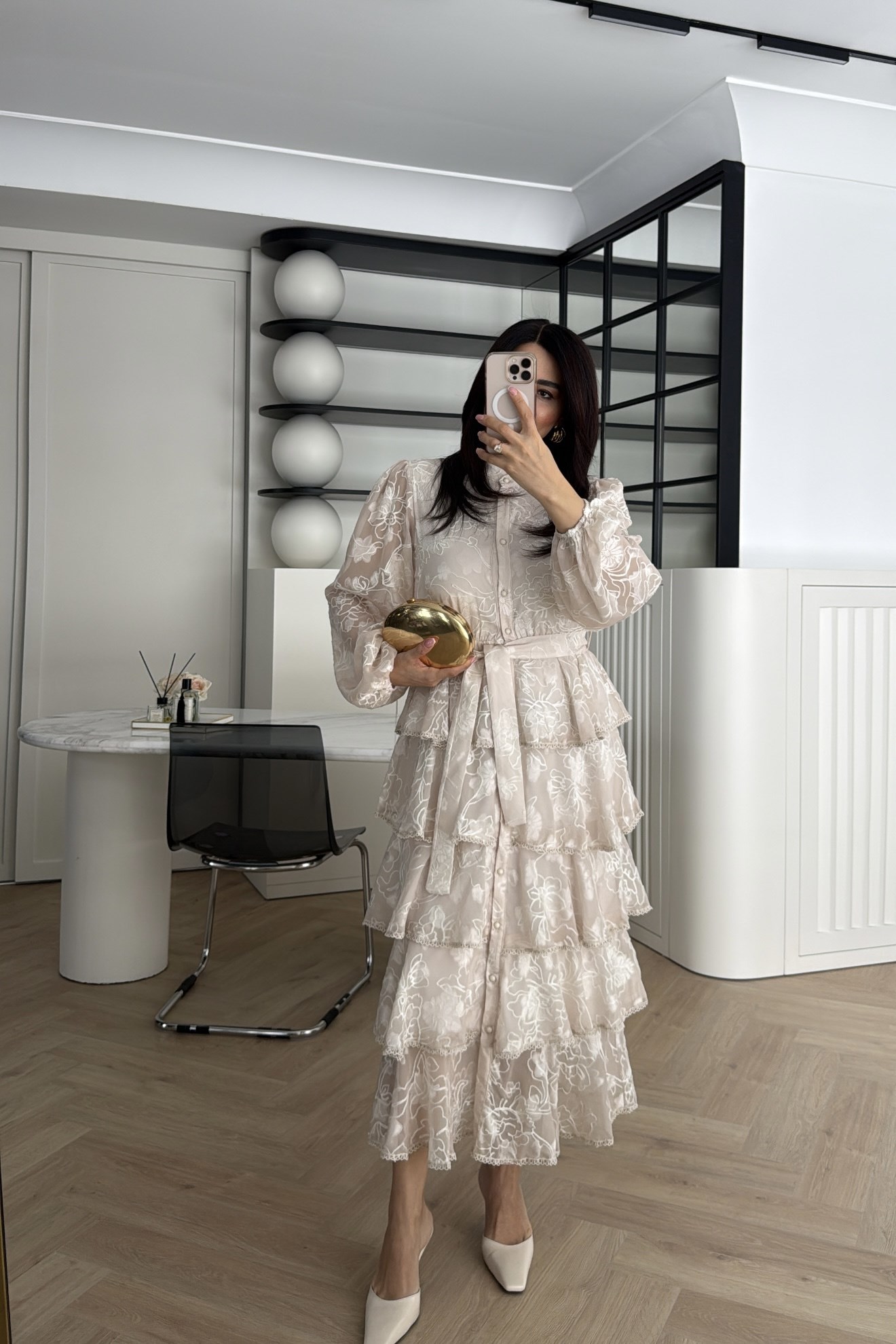 NAKIŞLI ETEĞİ KAT KAT ŞİFON ELBİSE EKRU