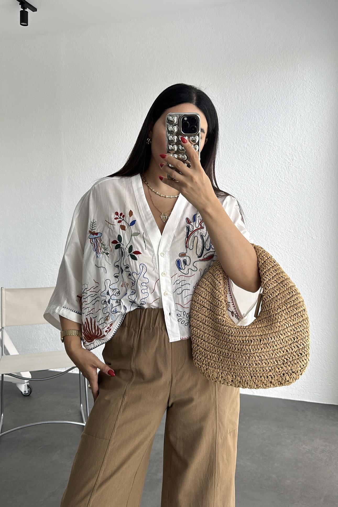 Nakışlı Keten Gömlek 