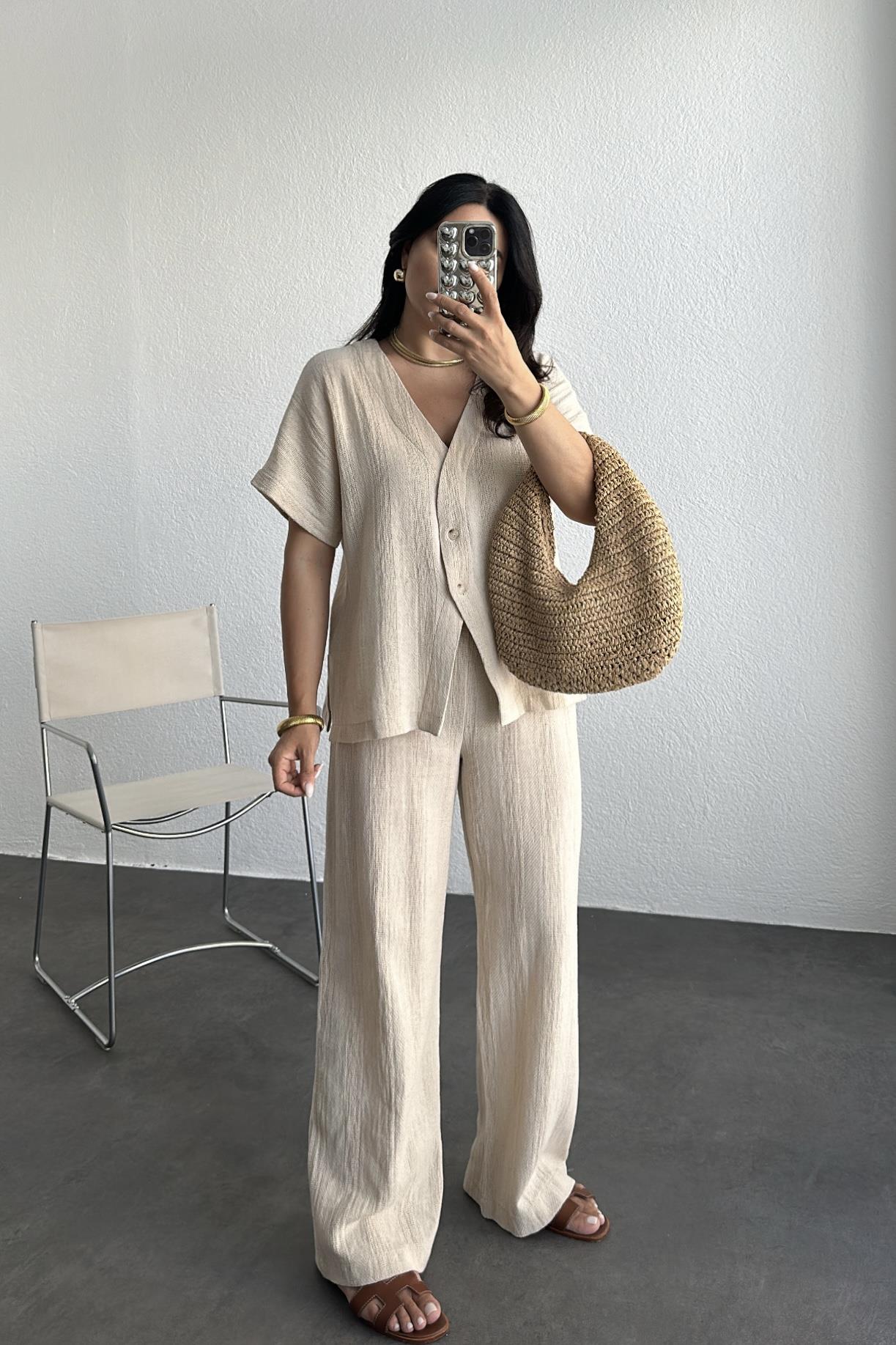 Naturel Renk Üst Kısmı Düğmeli İkili Takım