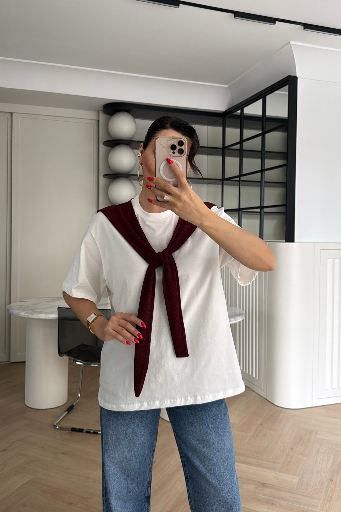 OMUZ DETAYLI BORDO RENKLİ BASİC TİŞÖRT BEYAZ 