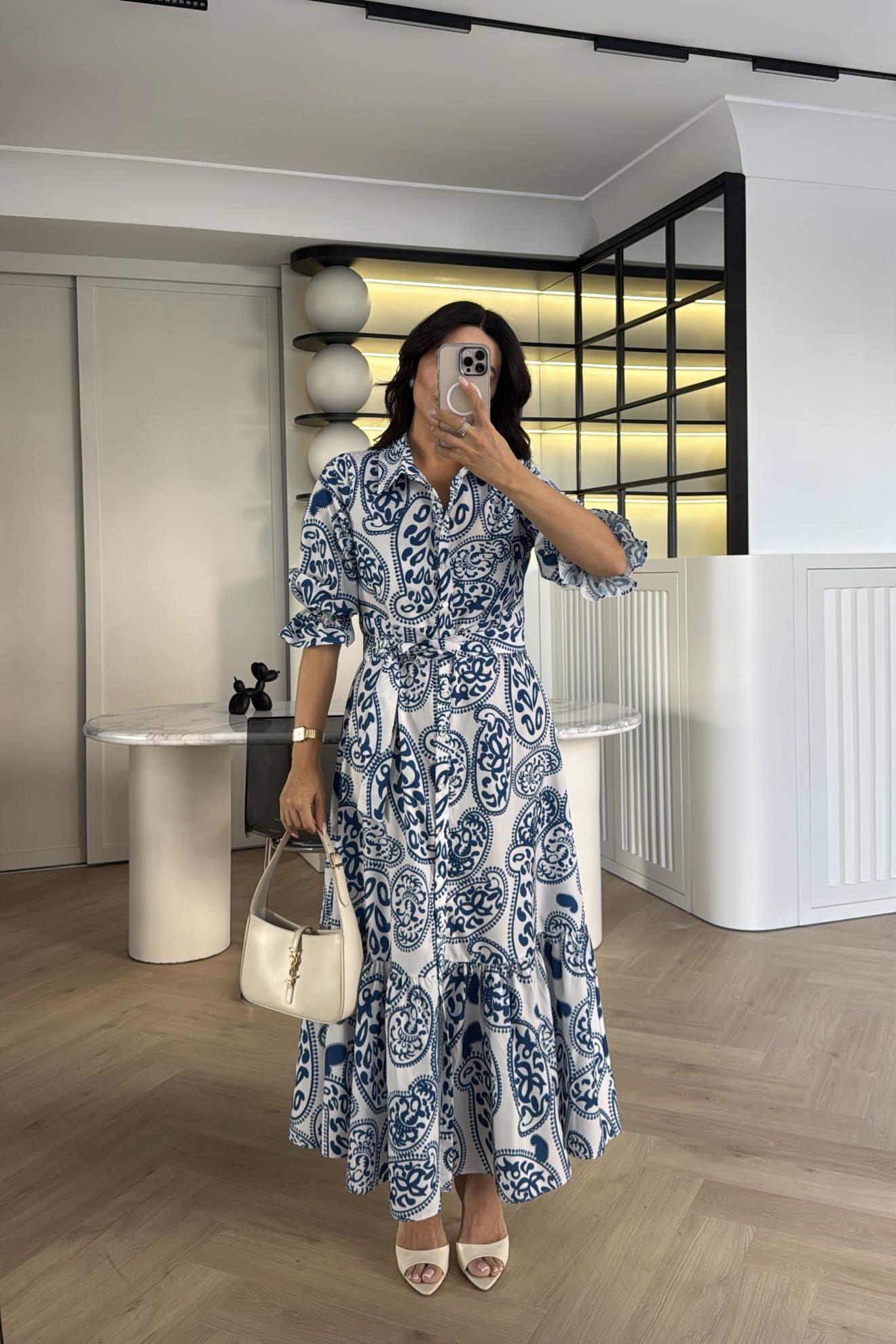 ÖNDEN DÜĞMELİ MAVİ DESENLİ MAXİ ELBİSE