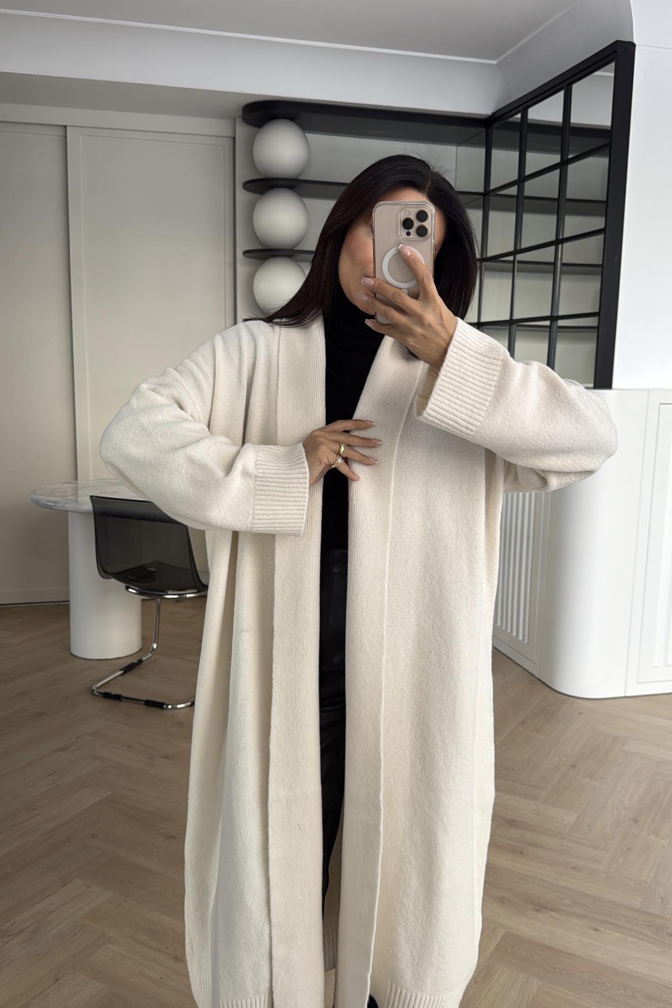 ÖNÜ AÇIK ŞAL YAKA HIRKA KREM