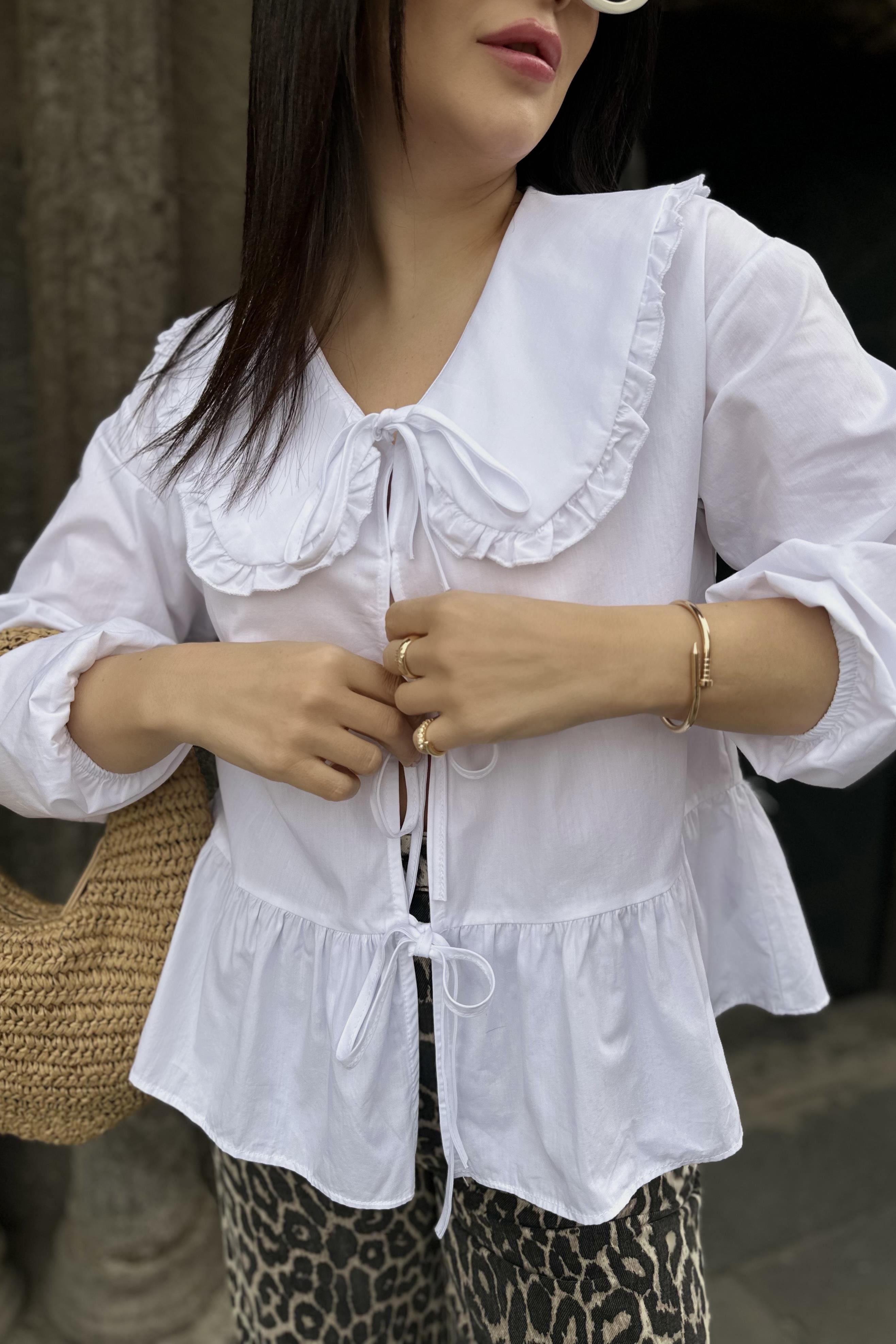 Önü Bağlamalı Bebe Yaka Beyaz Renk Bluz 