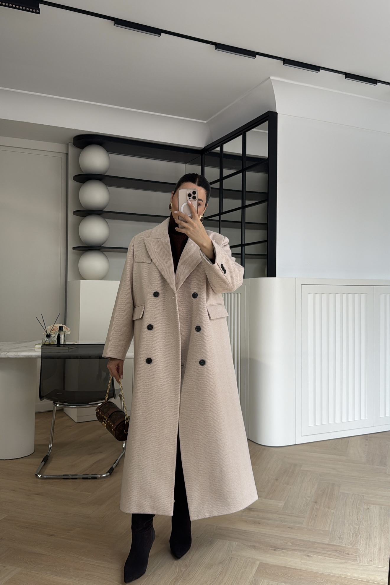 OVERSİZE KOLU ETİKETLİ EKRUVAZE KAŞE KABAN BEJ 