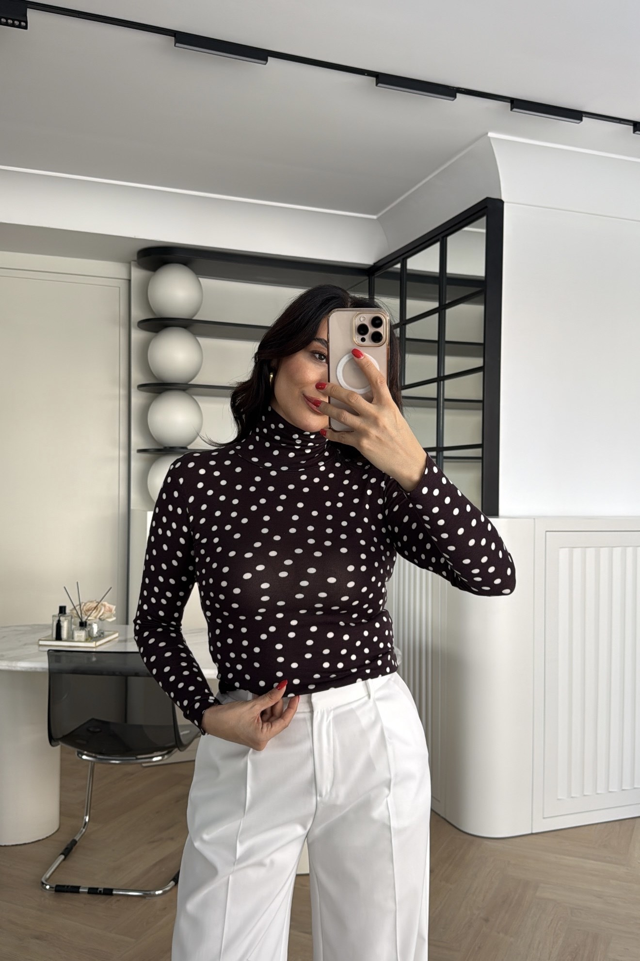 PUANTİYELİ MEVSİMLİK BOĞAZLI BLUZ KAHVE