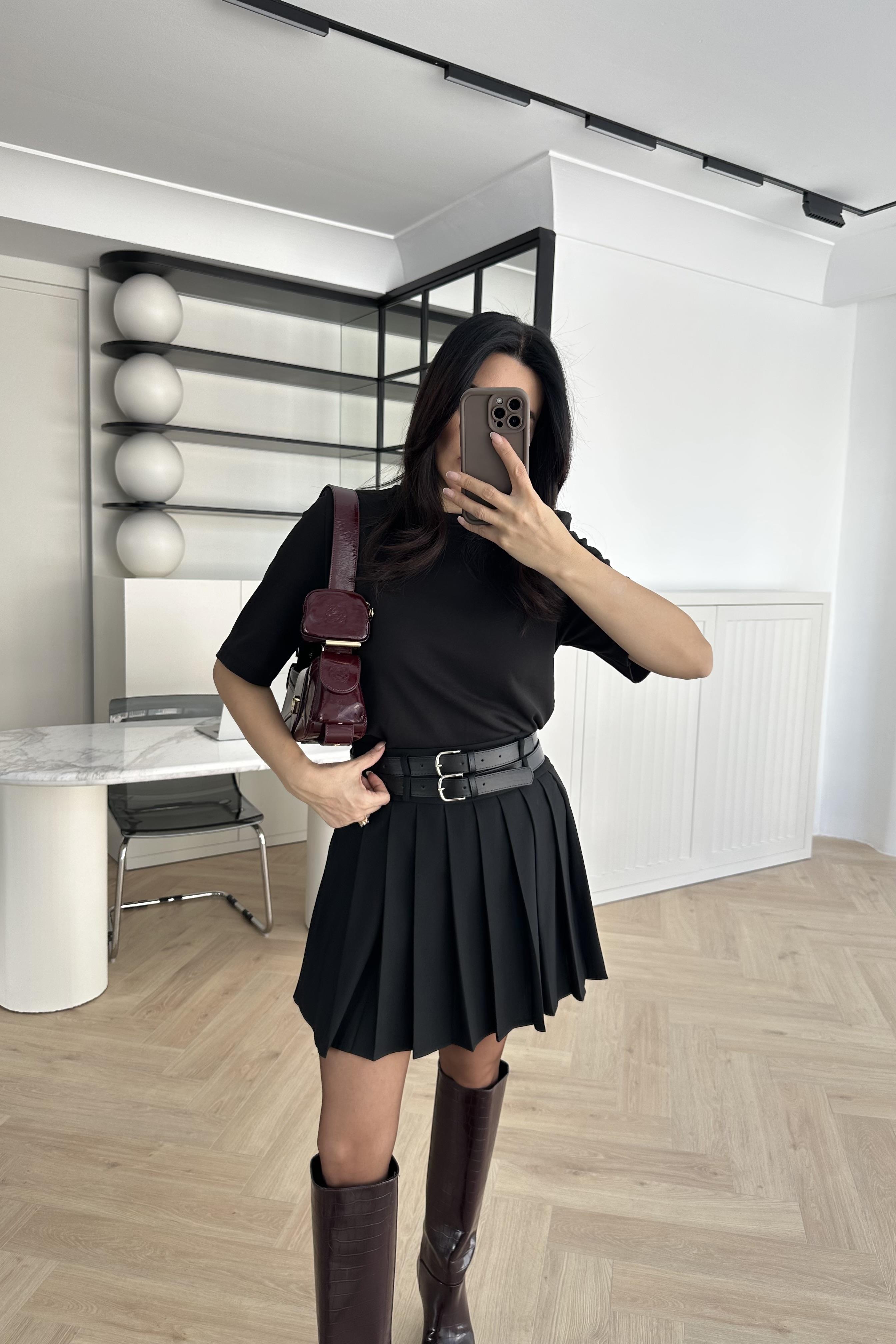 Siyah Çift Kemerli Pileli Etek