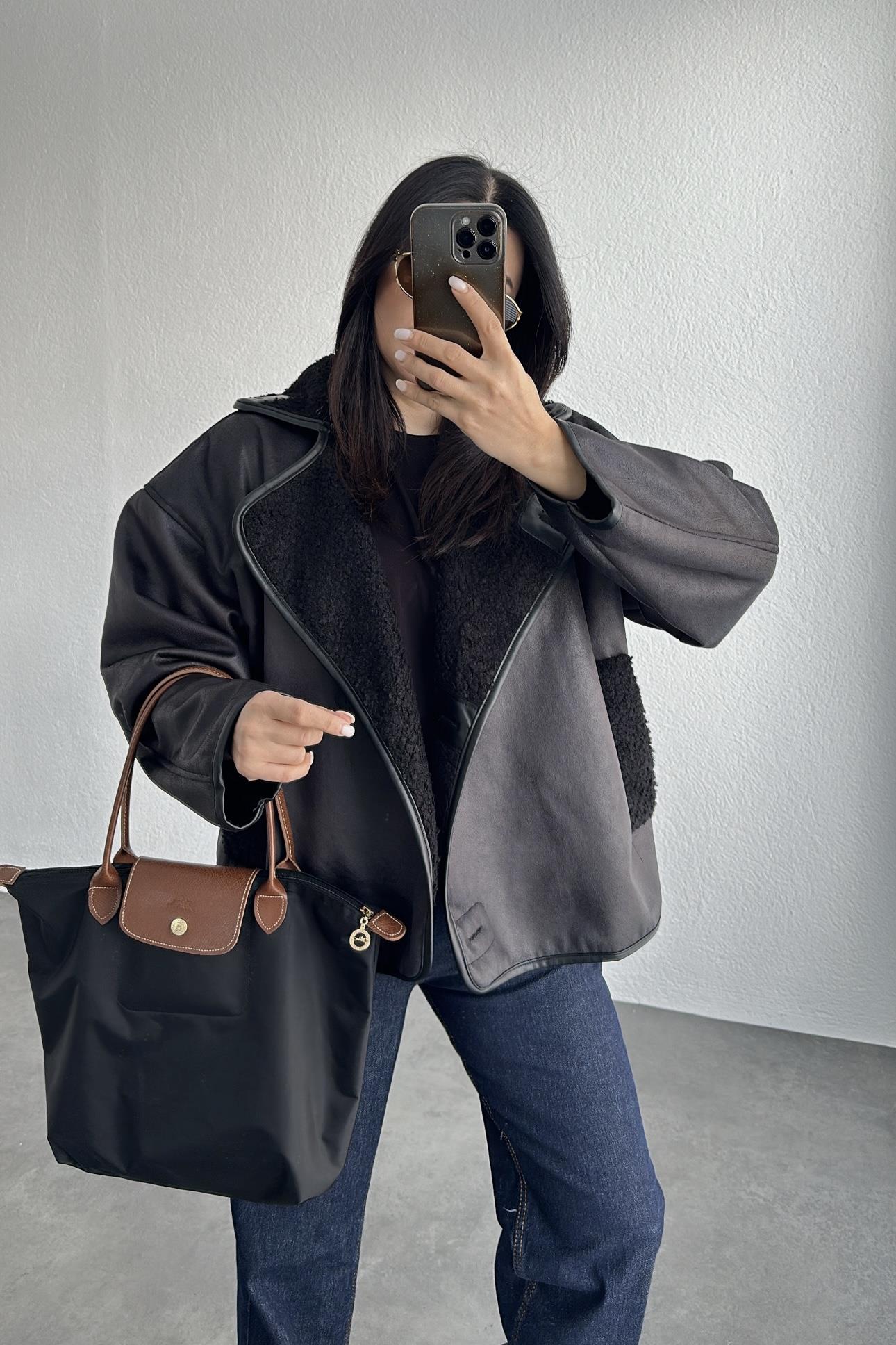 Siyah  Deri Detaylı Düğmeli Rahat Kalıp Kürklü Ceket