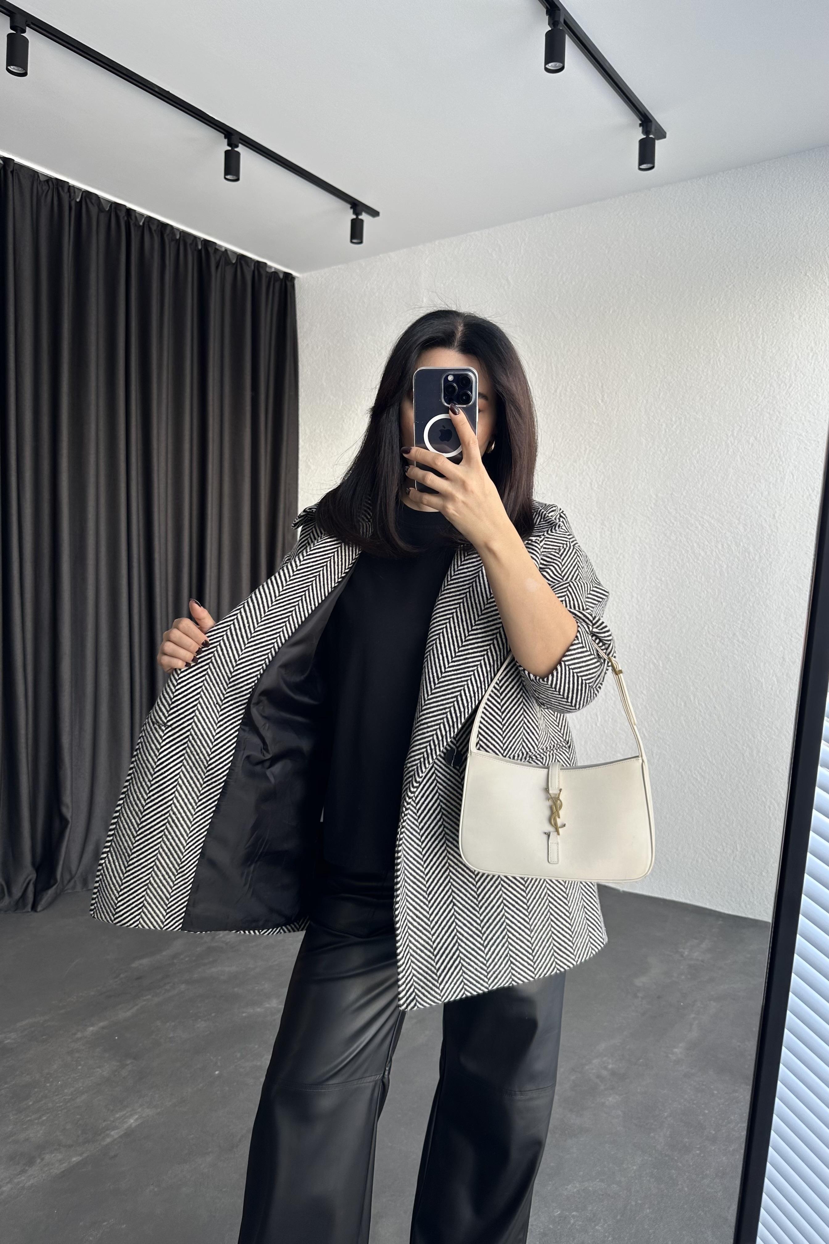 Siyah Kazayağı Desen Kaşe Kaban 