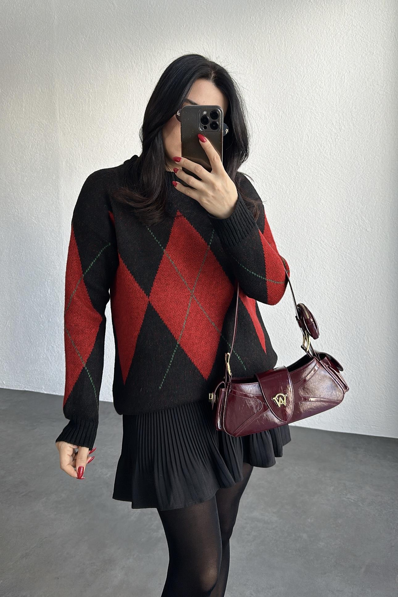 Siyah Kırmızı Baklava Desenli Triko Kazak