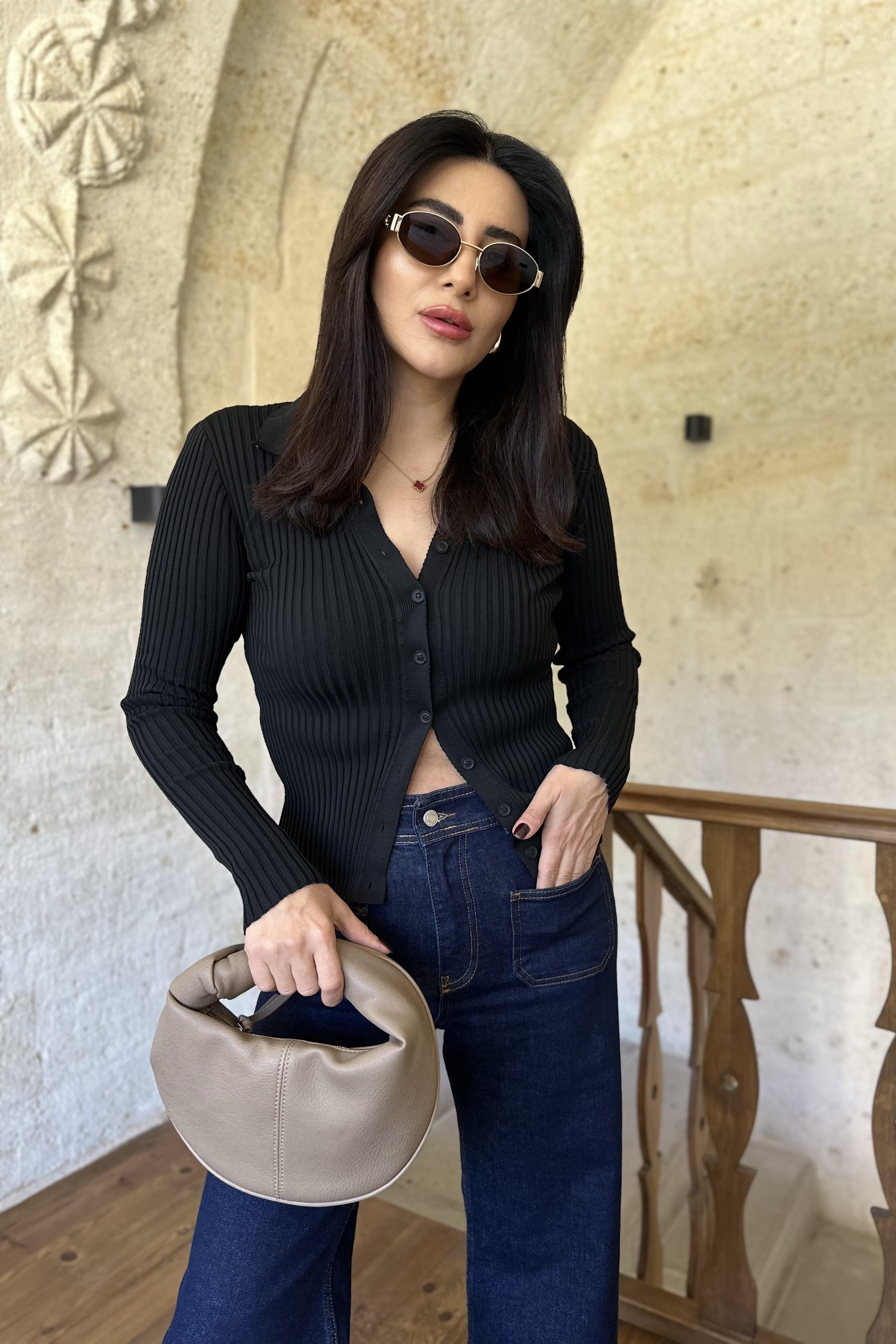 Siyah Önden Düğmeli Çelik Triko Hırka