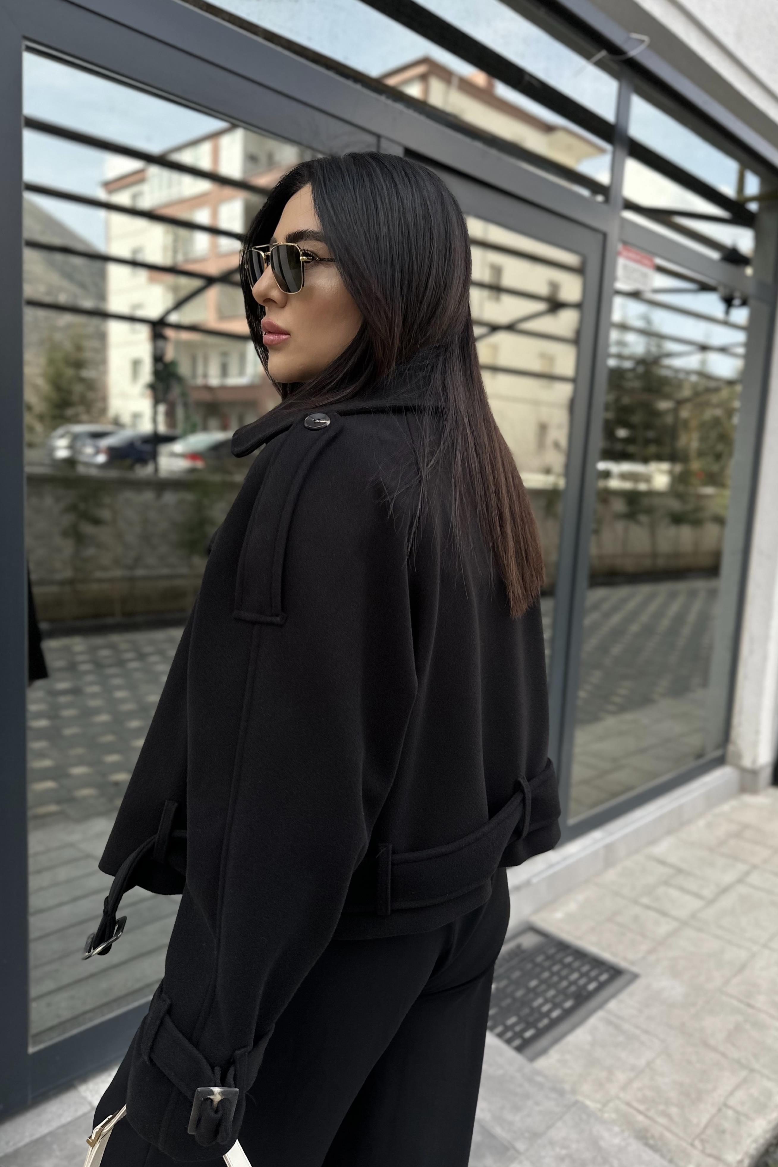 Siyah Renk Astarlı Kaşe Ceket