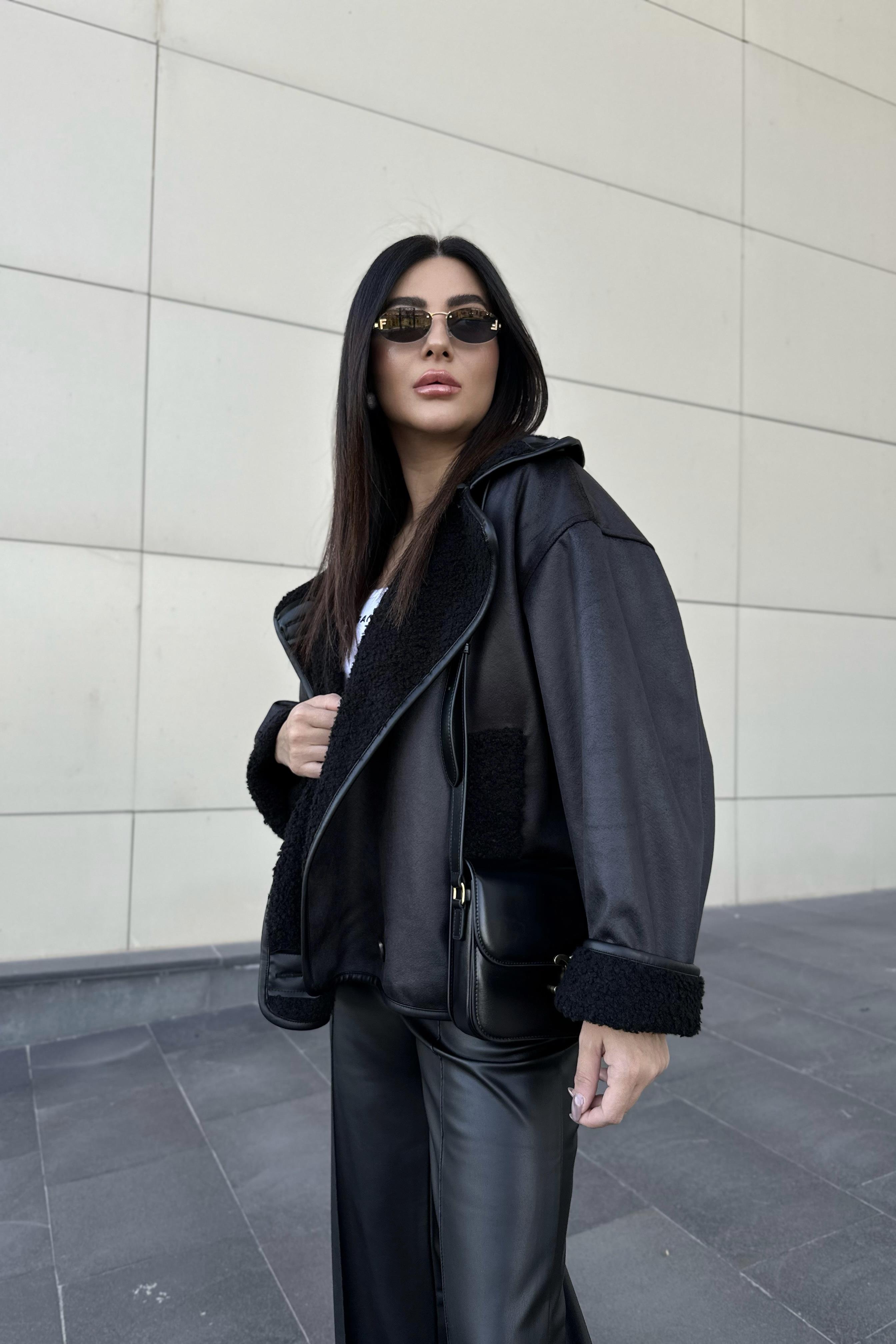 Siyah Renk Kürklü Deri Ceket