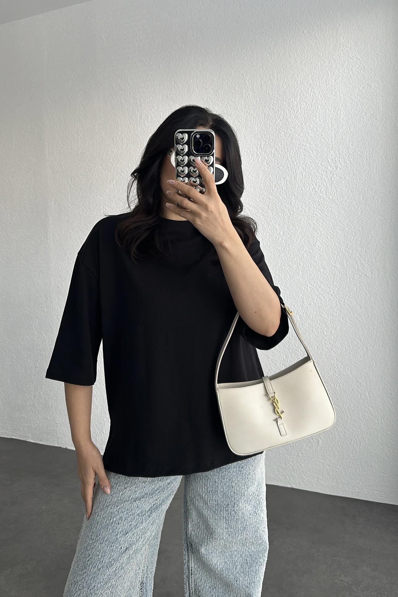 Siyah Renk Rahat Kalıp Basic Tişört