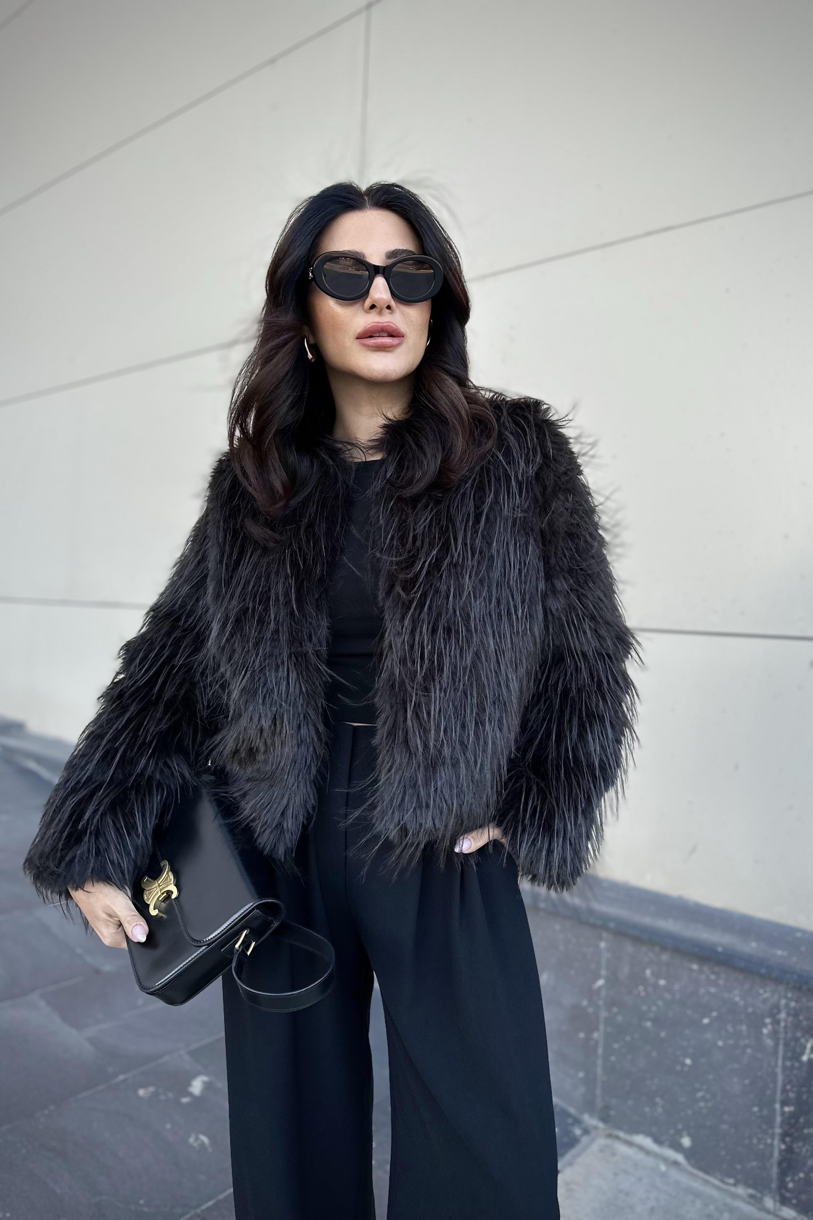 Siyah Renk Uzun Tüylü Kürk 