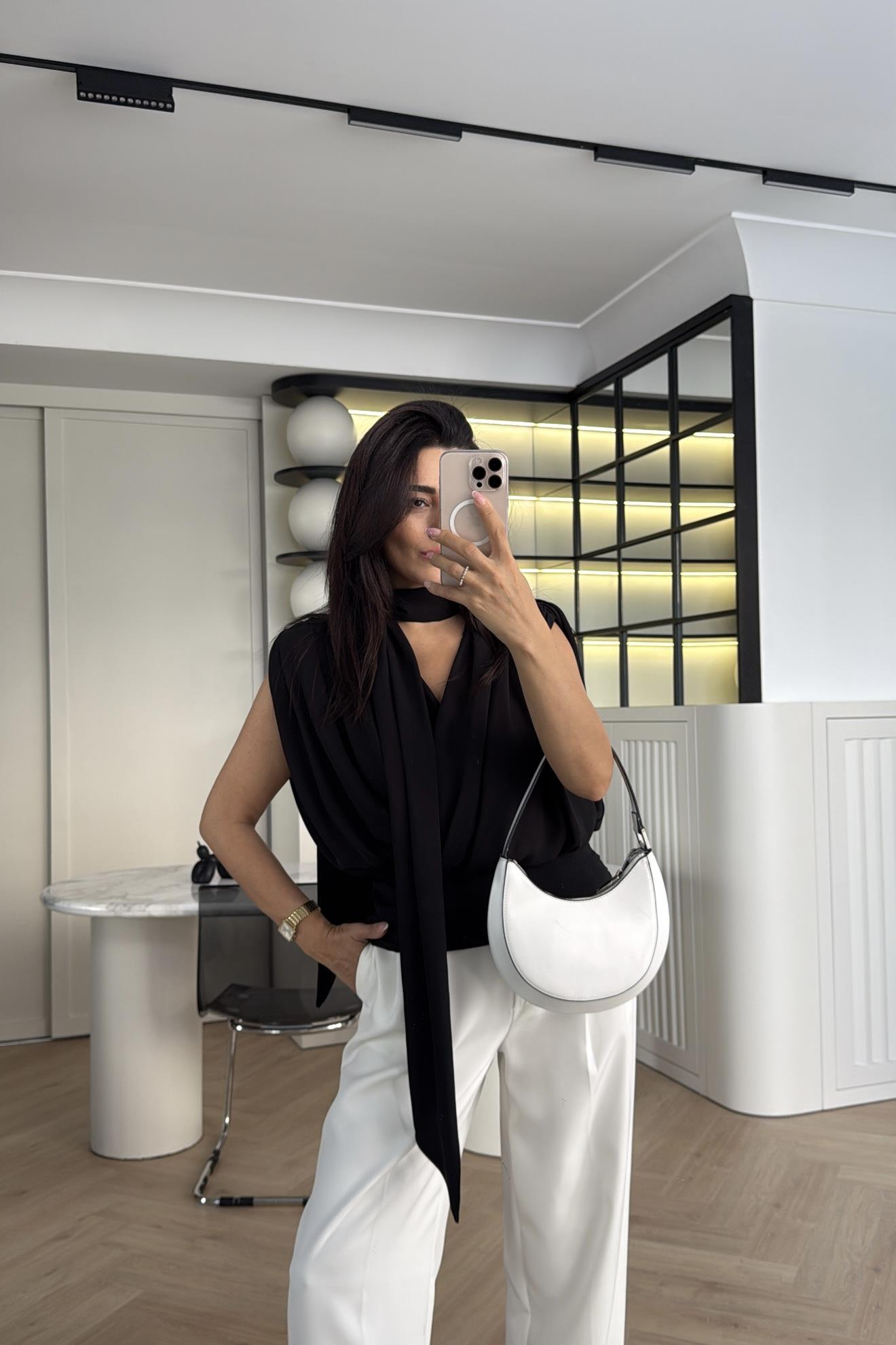 SİYAH VATKALI FULARLI TASARIM BLUZ