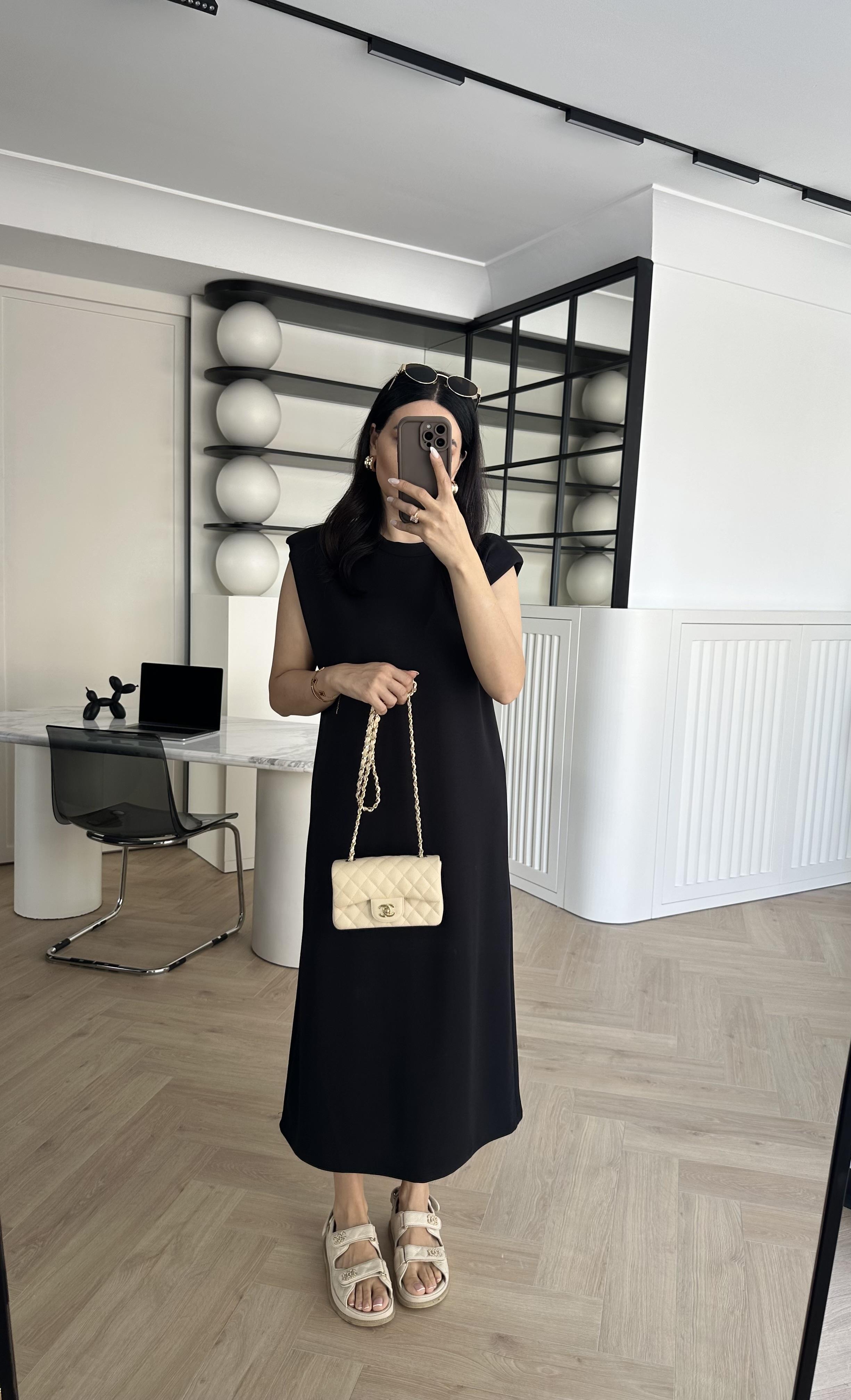 Siyah Vatkalı Modal Kumaş Rahat Elbise