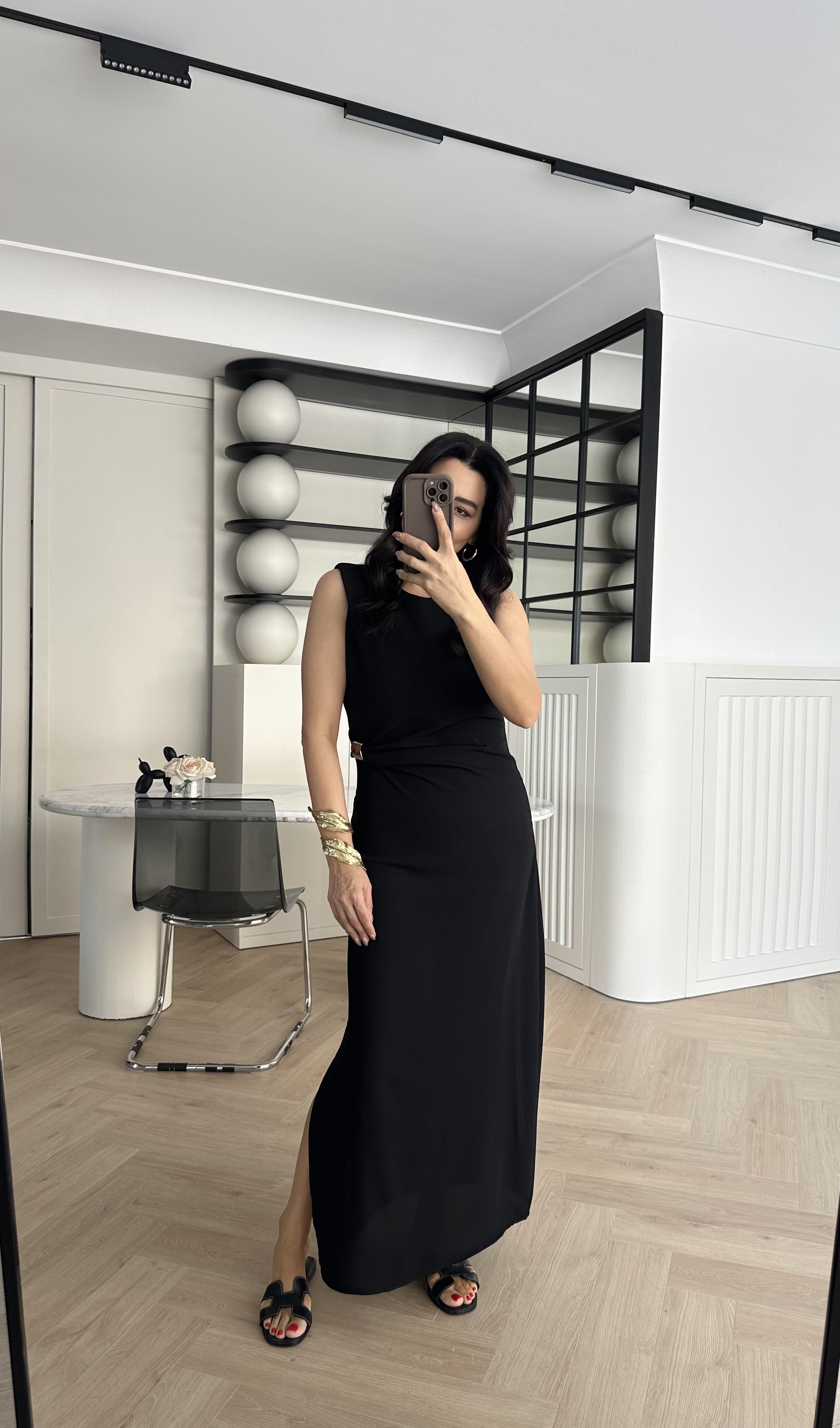 Siyah Zr Model Vatkalı Kolsuz Elbise 