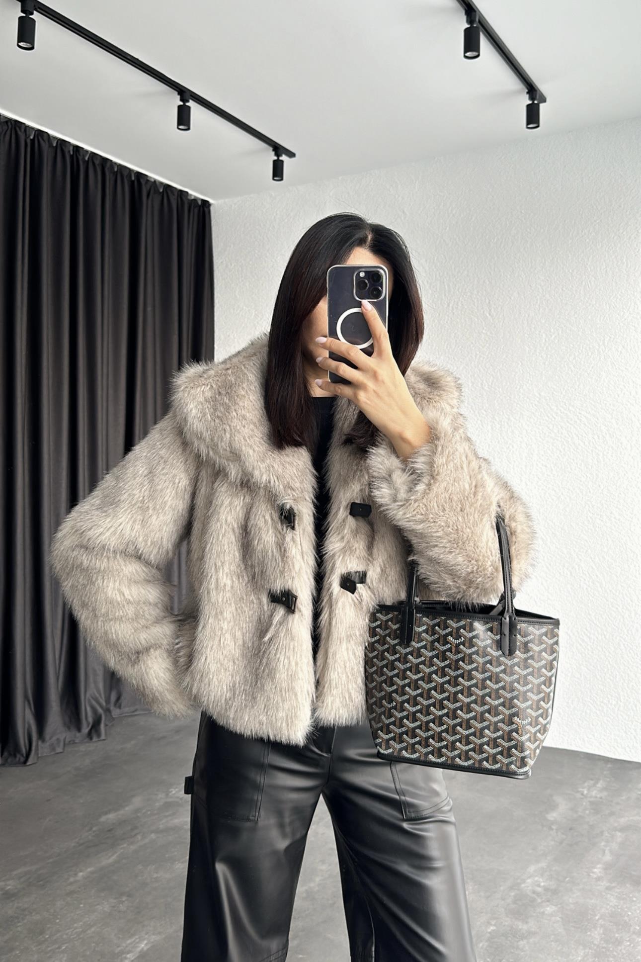 Taş Rengi Deri Düğme Detaylı Marka Model Kürk 