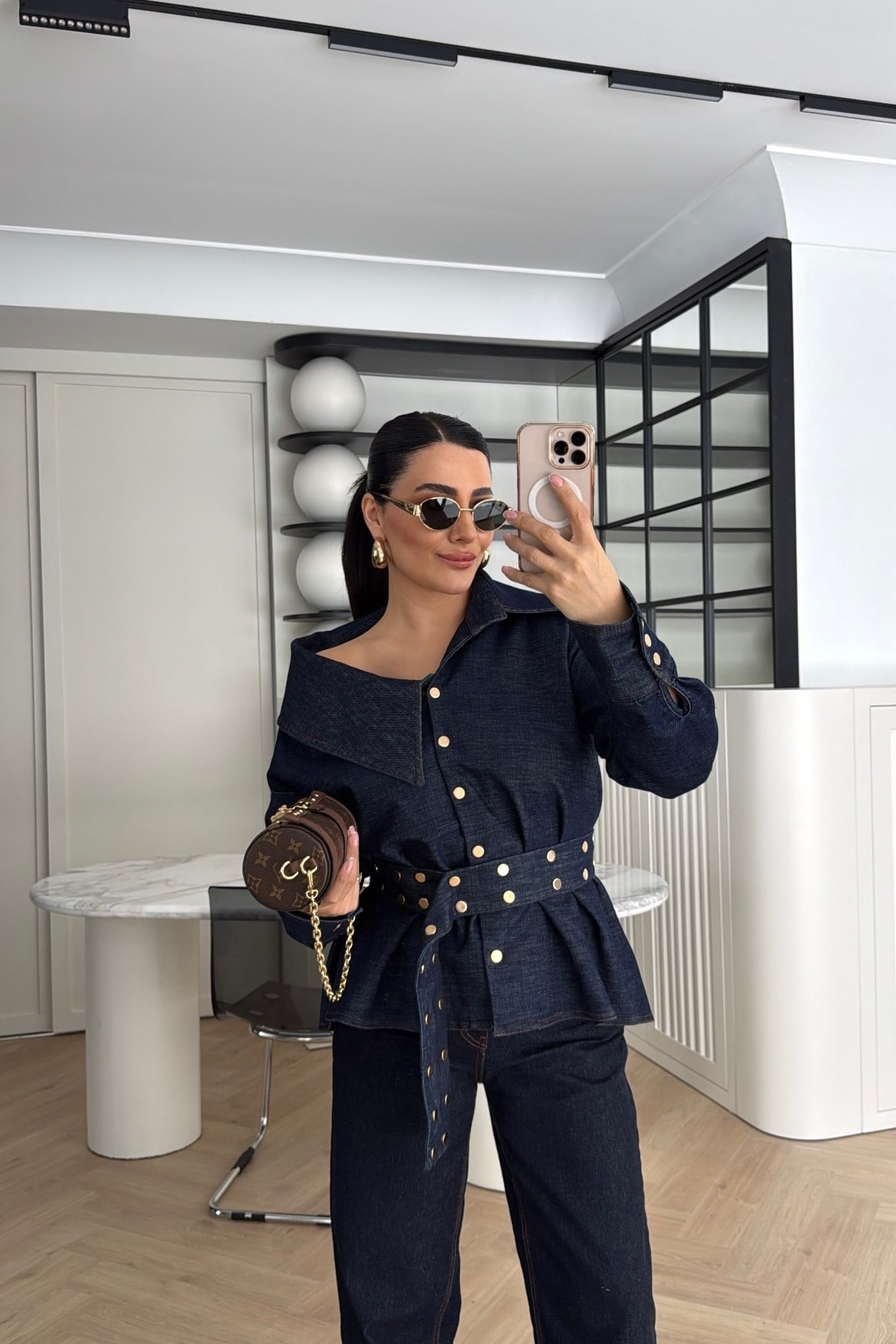 TROKLU OMUZ DEKOLTELİ TASARIM DENİM GÖMLEK