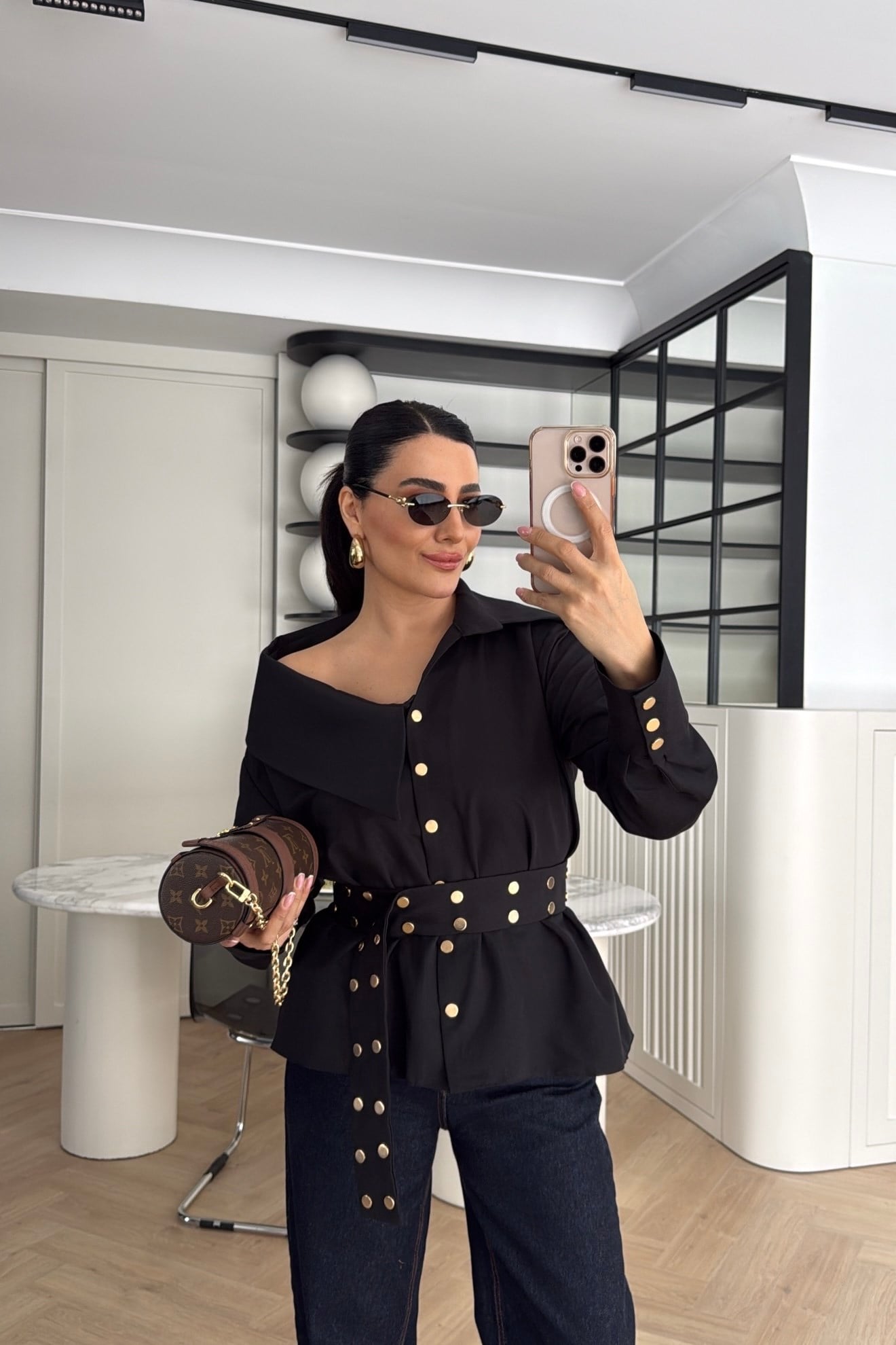 TROKLU OMUZ DEKOLTELİ TASARIM GÖMLEK SİYAH 