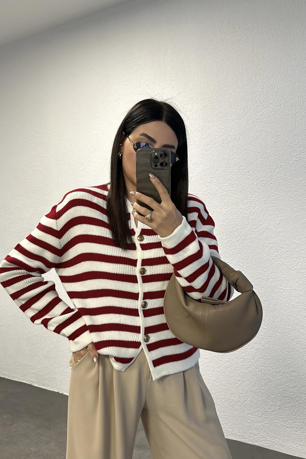 Vatkalı Kırmızı Çizgili Triko Hırka