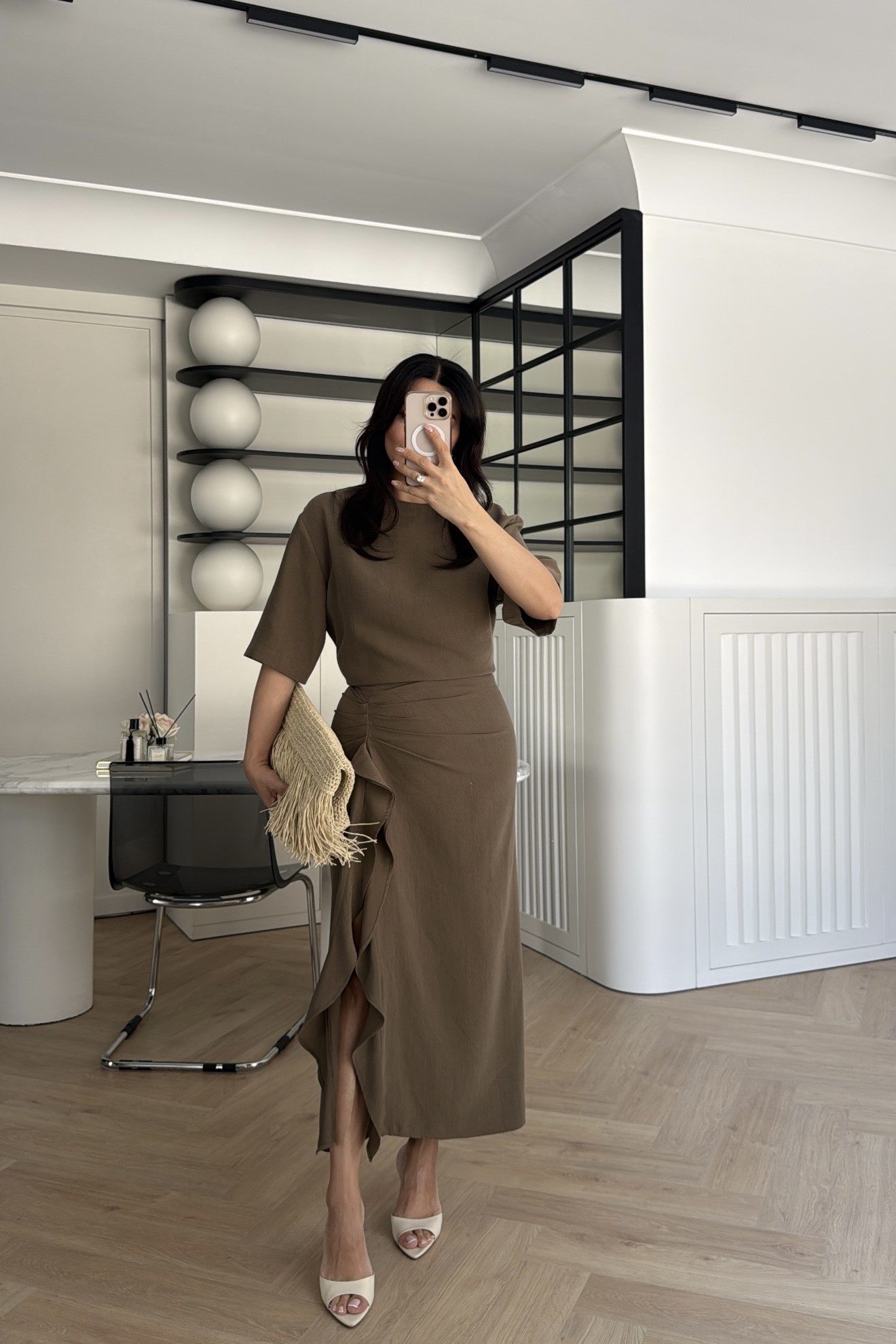 VOLAN VE PİLE DETAYLI ELBİSE HAKİ