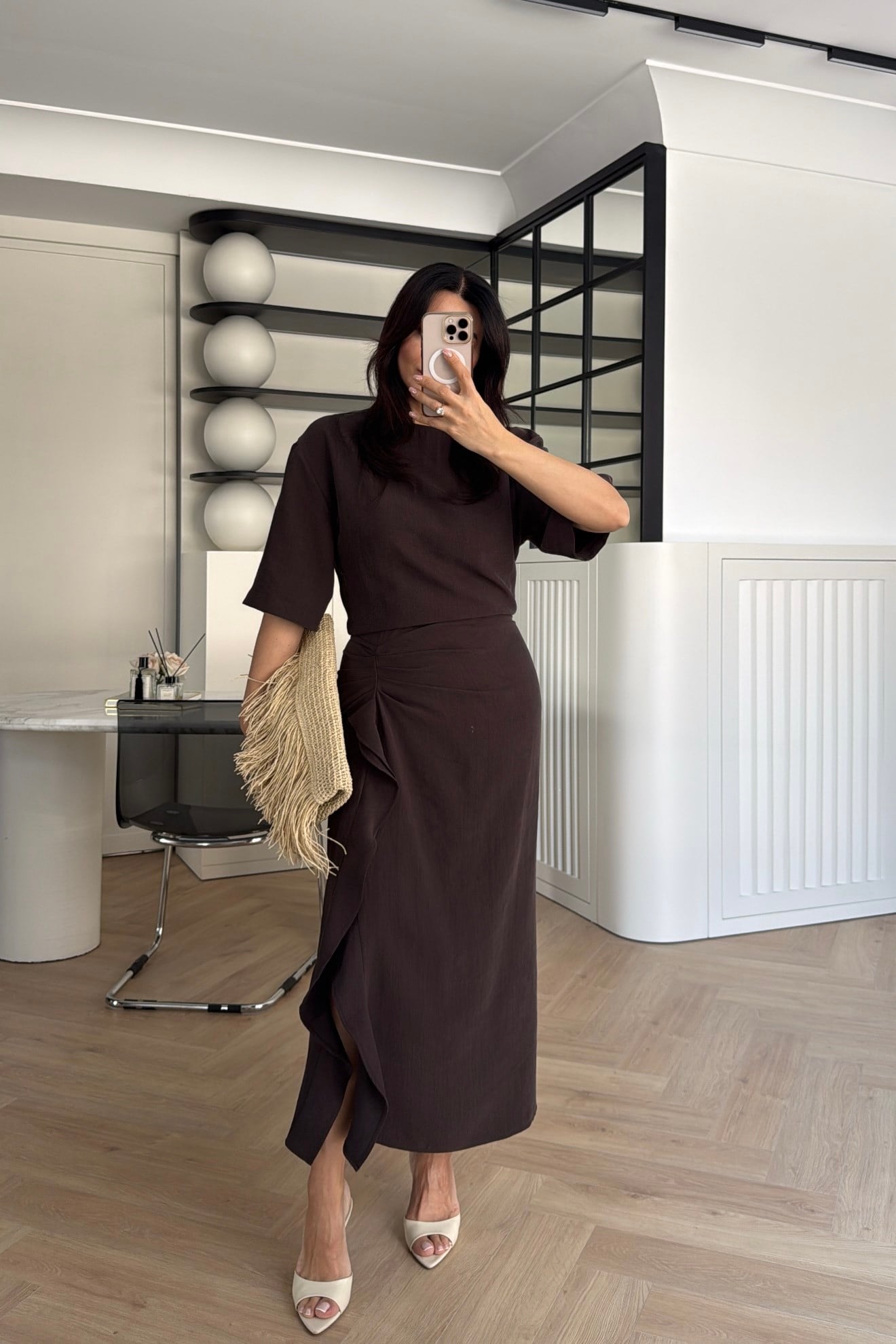 VOLAN VE PİLE DETAYLI ELBİSE KAHVE 