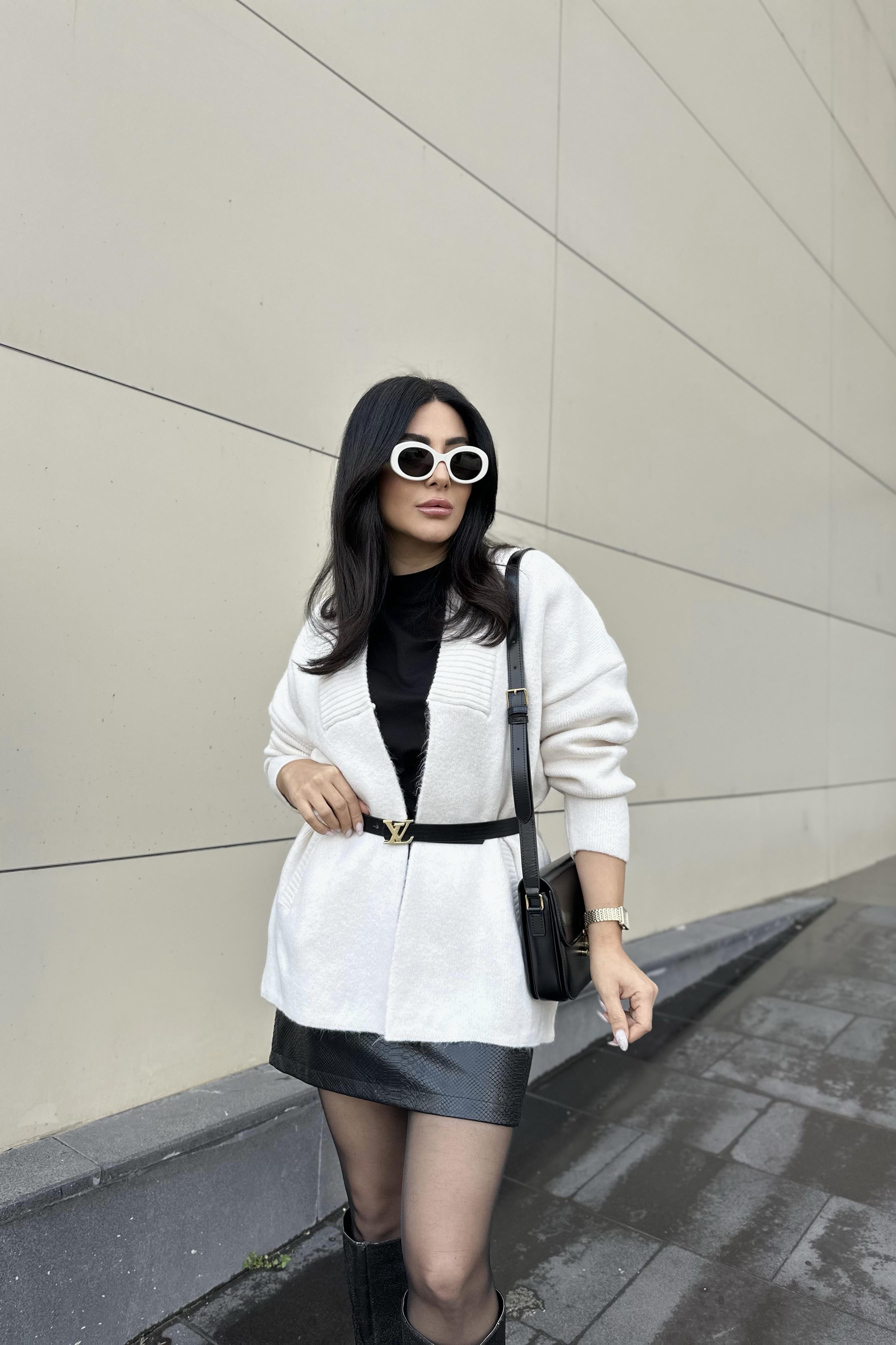 Yaka Detaylı Cepli Ekru Hırka