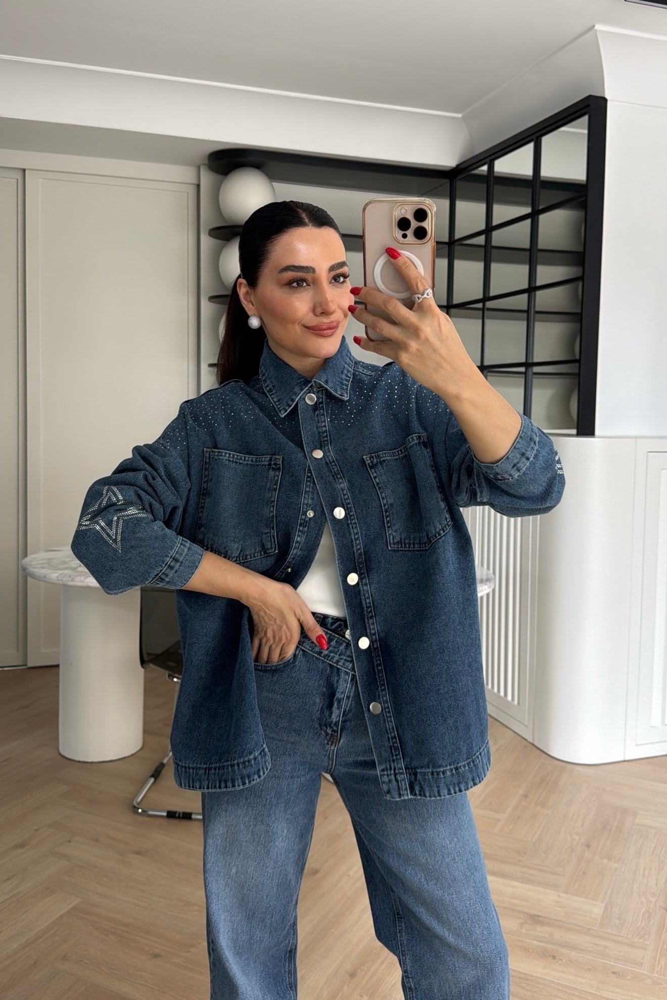 YILDIZ NAKIŞLI TAŞ DETAYLI DENİM CEKET 