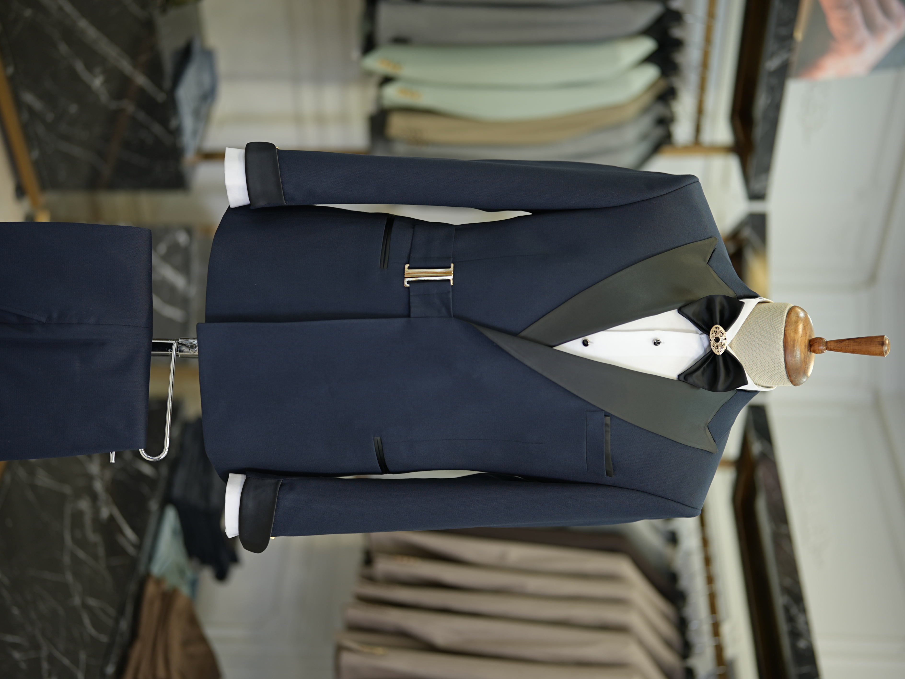Zweireihiger Smoking-Bräutigamanzug für Herren, Schwalbenkragen, italienischer Stil, Slim-Fit-Jacke, Hose, Fliege – Marineblau