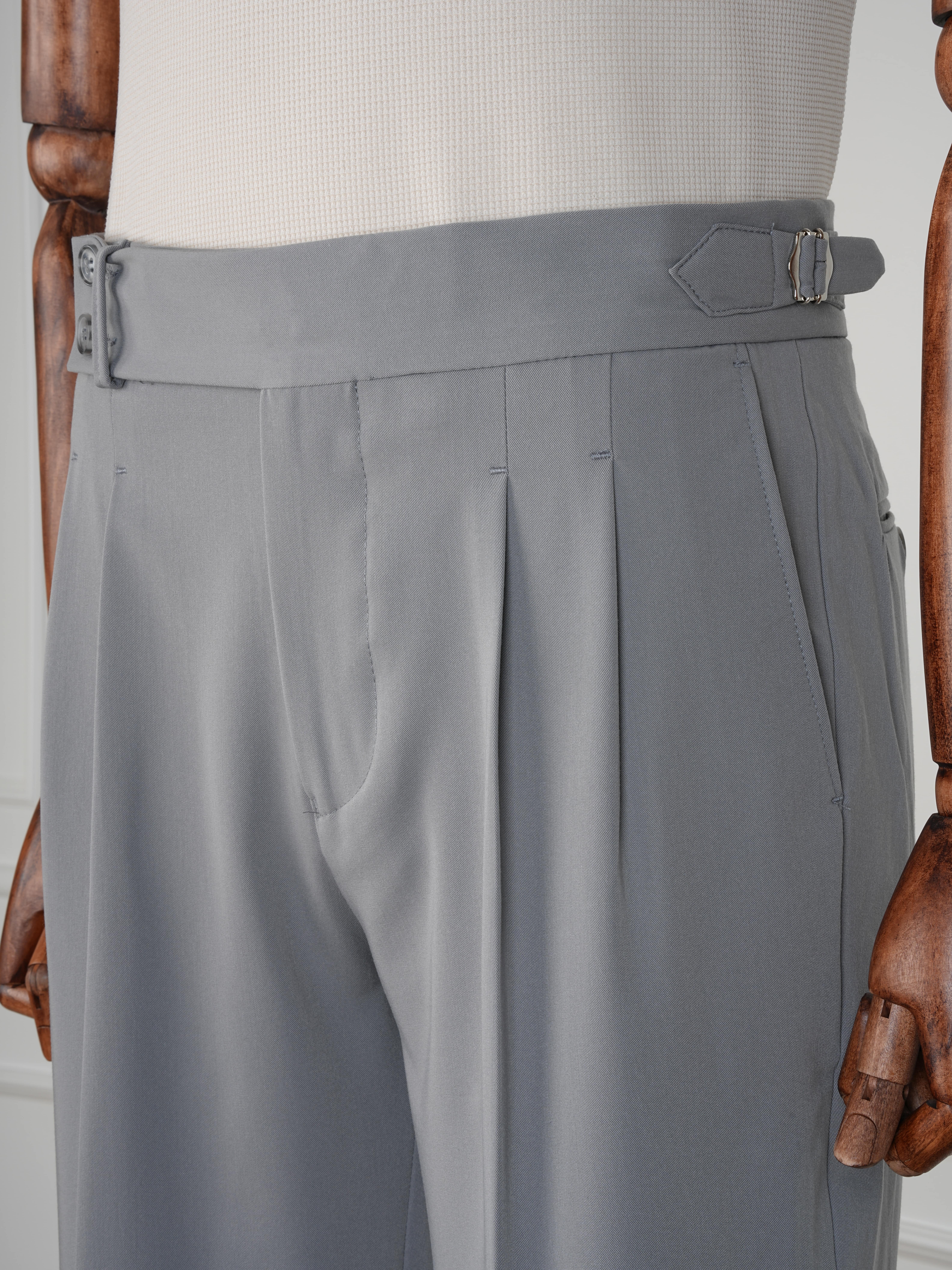 Erkek Regular Fit Yüksek Bel Piliseli Tokalı Kumaş Pantolon - Açık gri