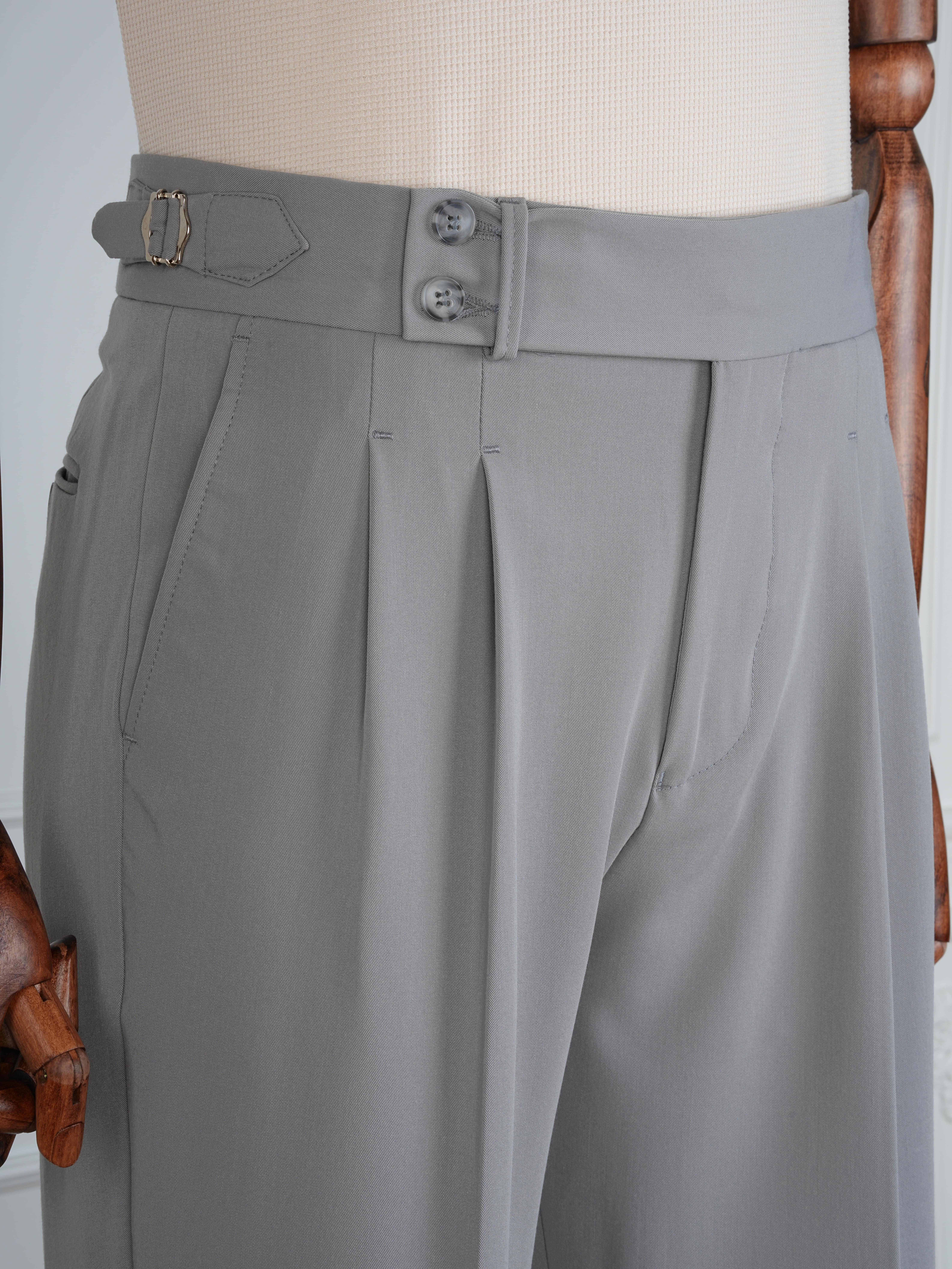 Erkek Regular Fit Yüksek Bel Piliseli Tokalı Kumaş Pantolon - Açık gri