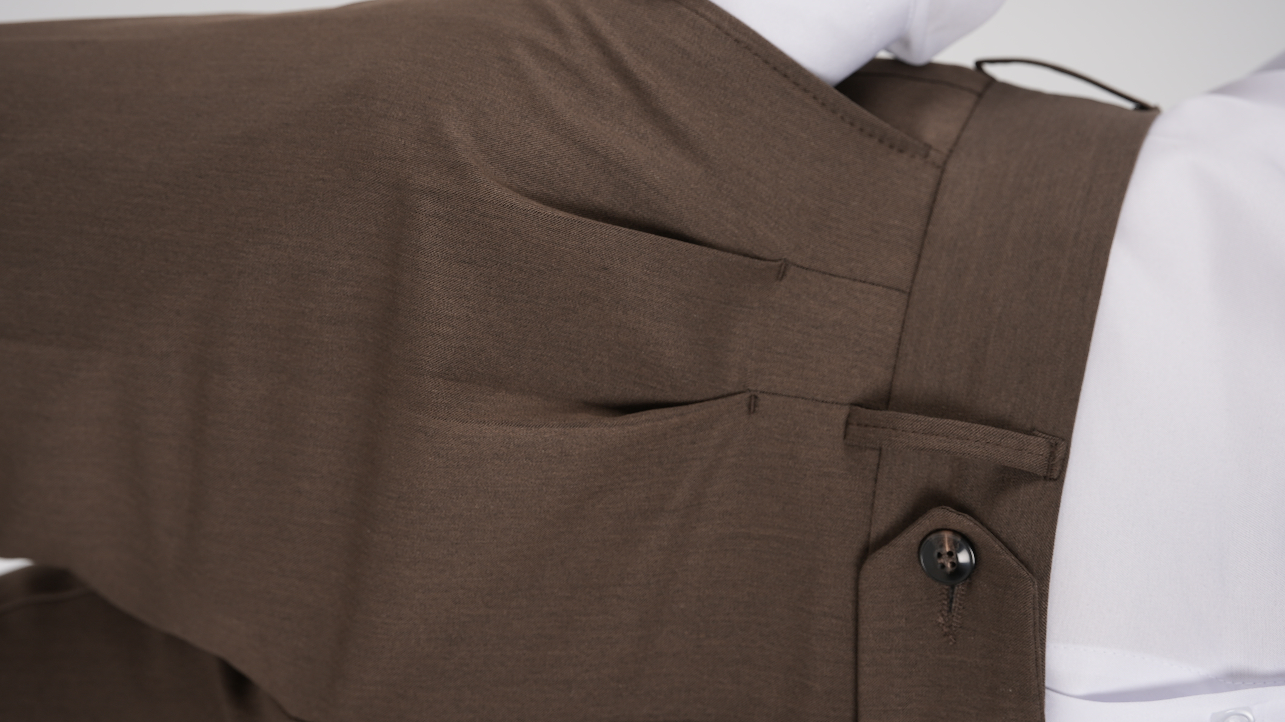 Erkek Regular Fit Yüksek Bel Piliseli Tokalı Kumaş Pantolon - Sütlü Kahve