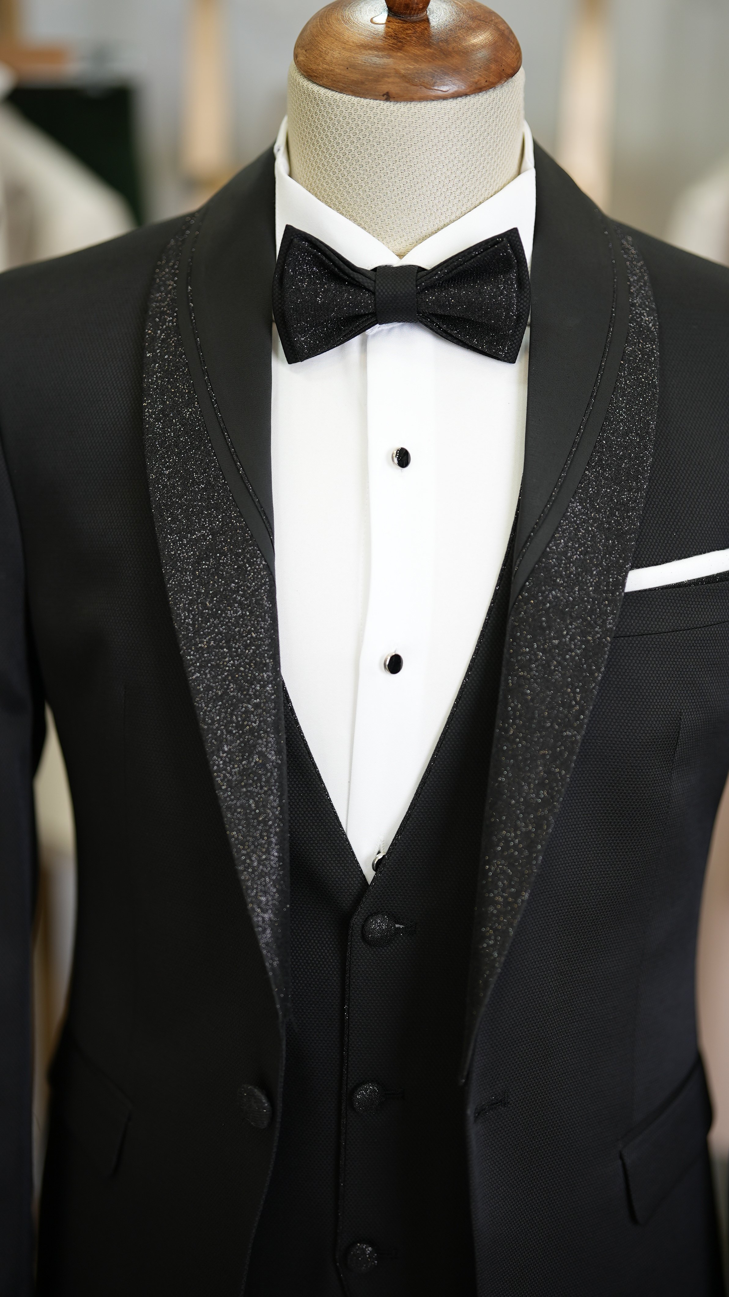 Italienischer Smoking-Bräutigam-Anzug, Jacke, Weste, Hose, Fliege – Schwarz