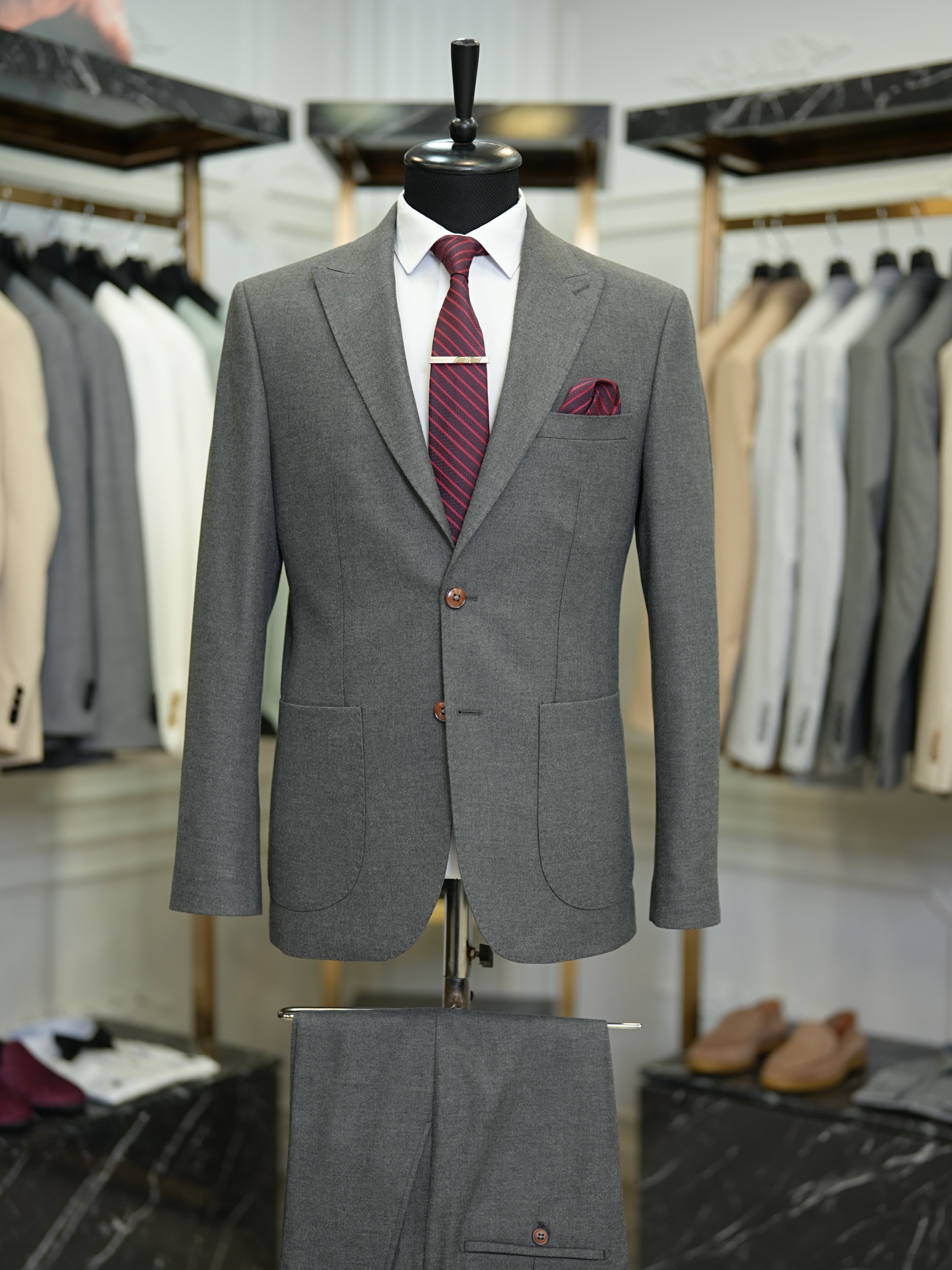 Abito da uomo slim fit in stile italiano slim fit con colletto a rondine di lusso semifoderato con tasche a borsa - Fumè