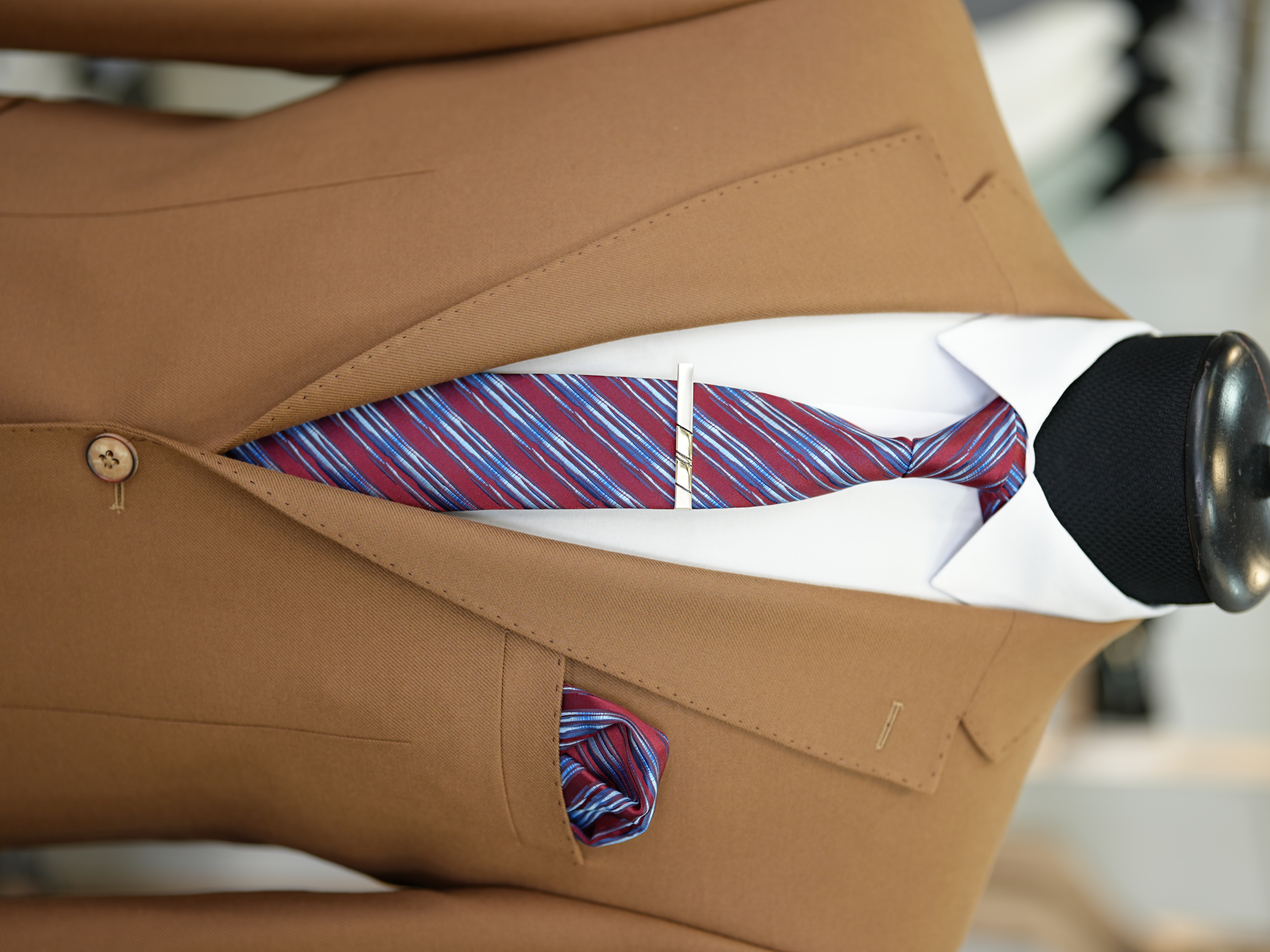 Abito da uomo slim fit in stile italiano slim fit con cucitura a punto e mezza fodera premium con tasche a borsa - Cammello