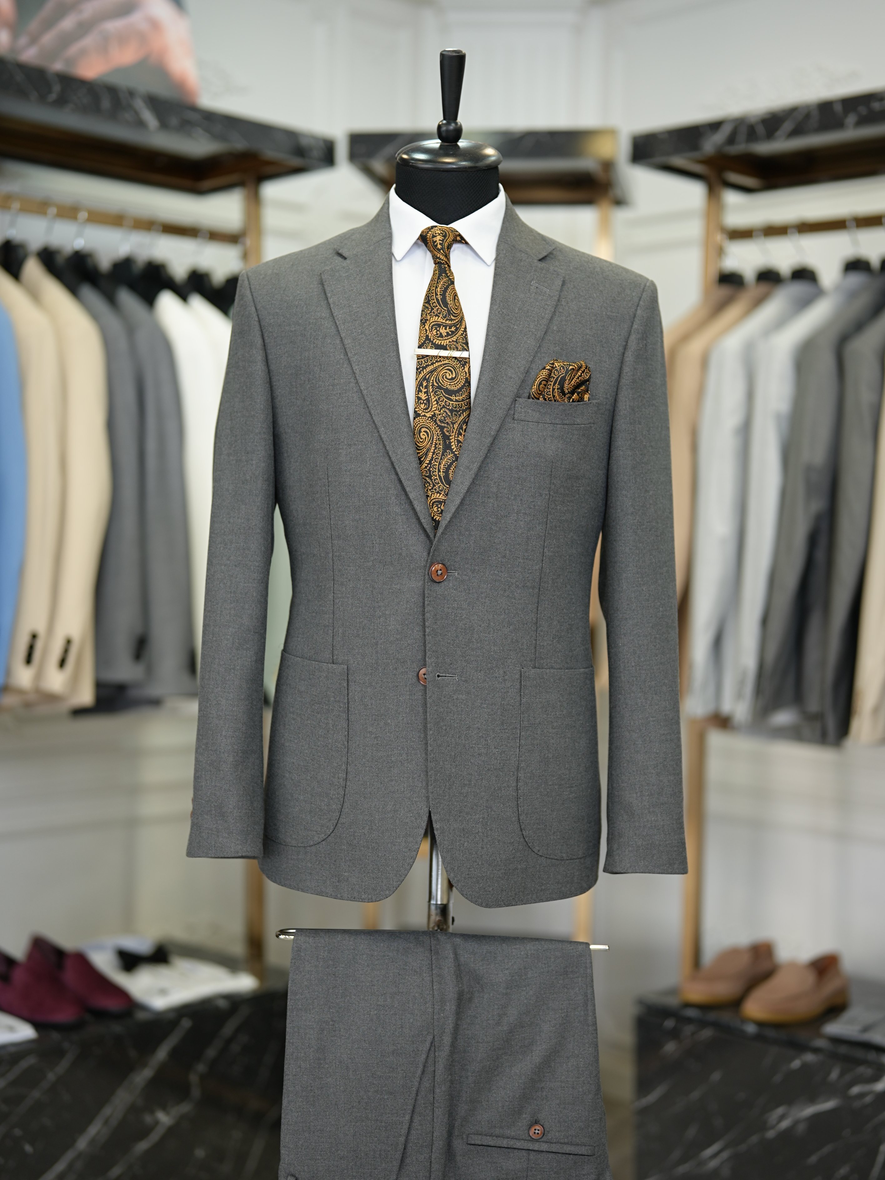 Abito da uomo slim fit in stile italiano slim fit con cucitura a punto premium semifoderato e con tasche a borsa - Fumè