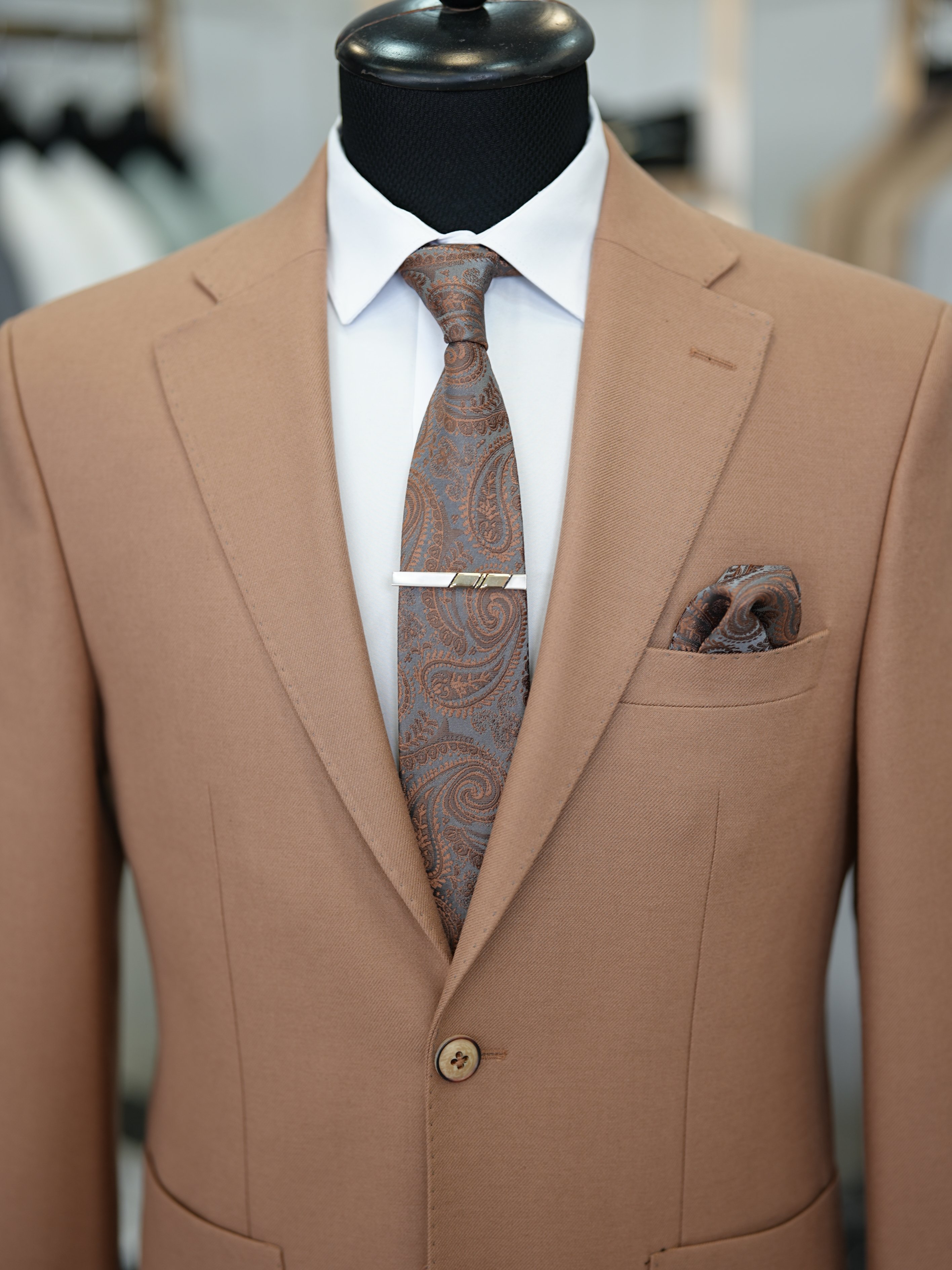 Abito da uomo slim fit in stile italiano slim fit con colletto monopunto premium semifoderato e tasche a borsa - Marrone chiaro