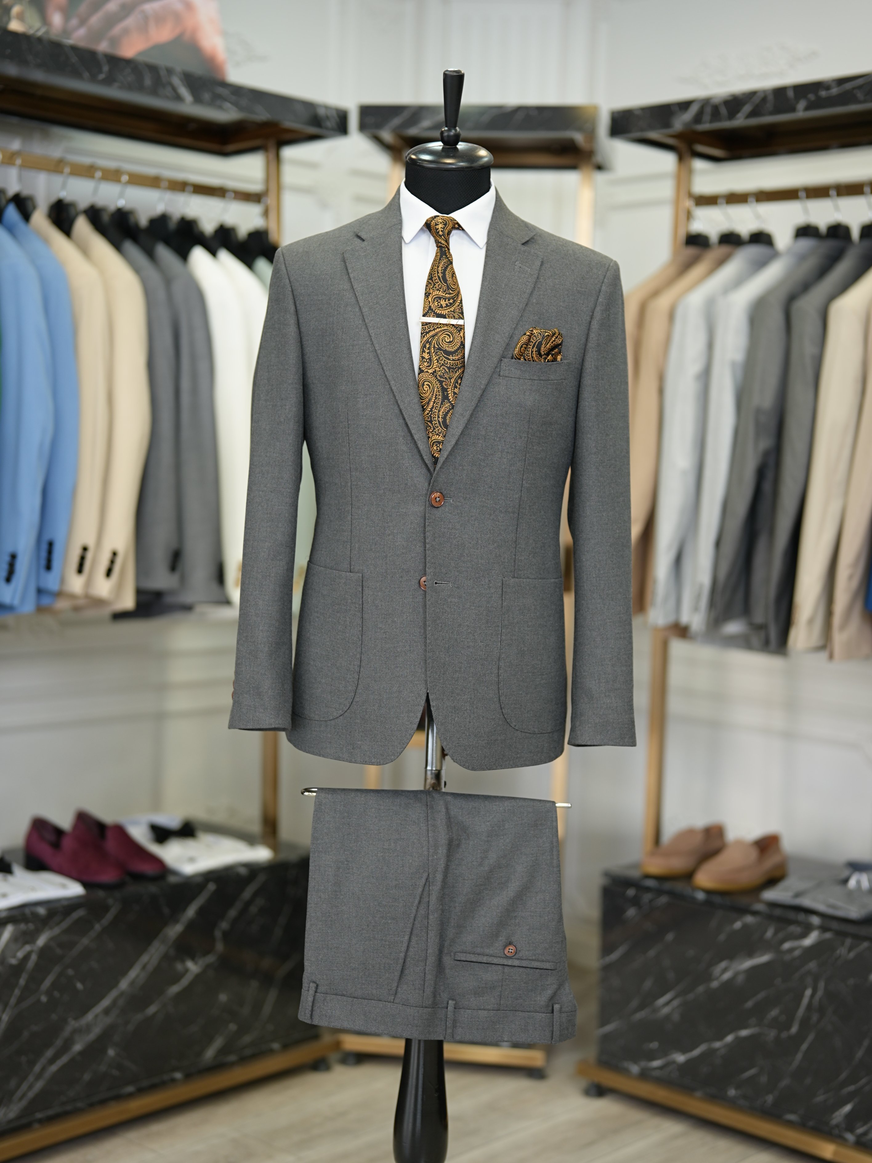 Abito da uomo slim fit in stile italiano slim fit con cucitura a punto premium semifoderato e con tasche a borsa - Fumè