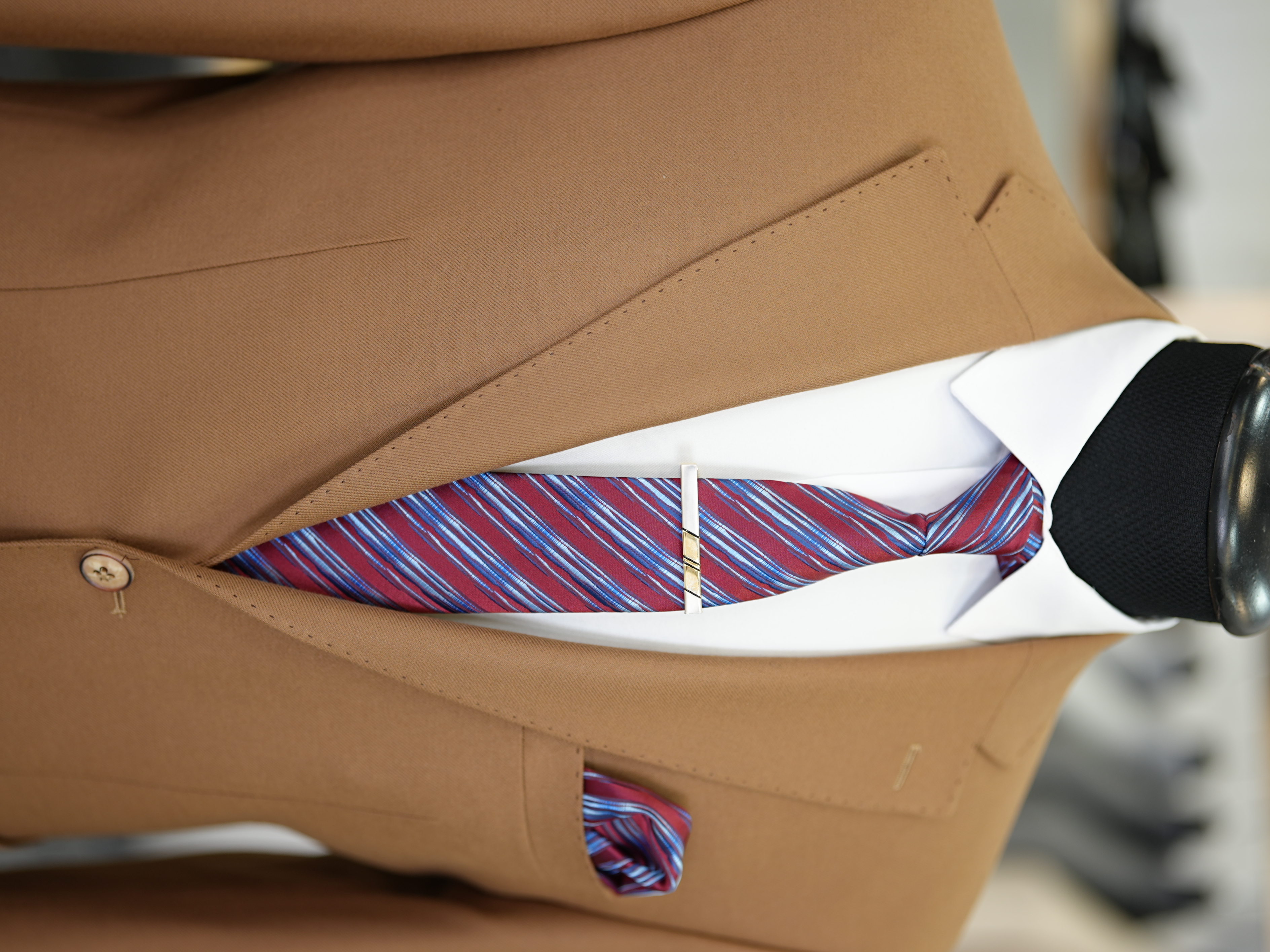 Abito da uomo slim fit in stile italiano slim fit con cucitura a punto e mezza fodera premium con tasche a borsa - Cammello