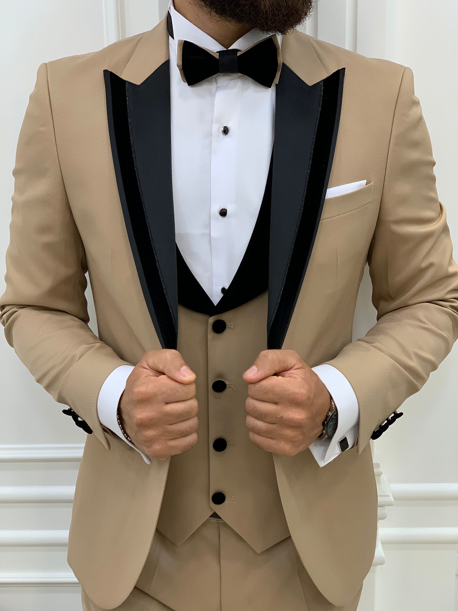 Abito da sposo da smoking slim fit, giacca, gilet, pantaloni, papillon - Crema