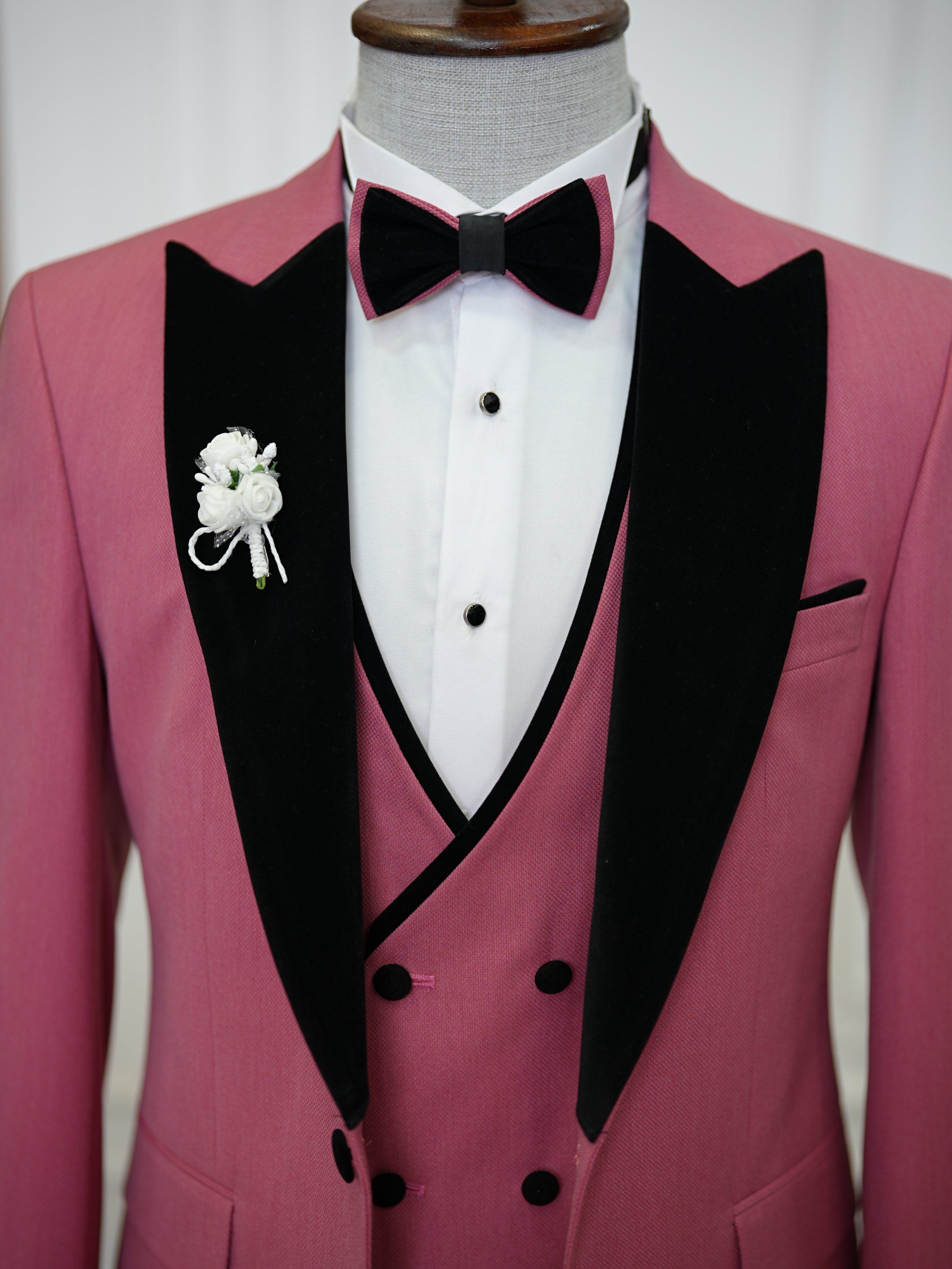 Abito da sposo smoking slim fit giacca gilet pantaloni papillon - rosa