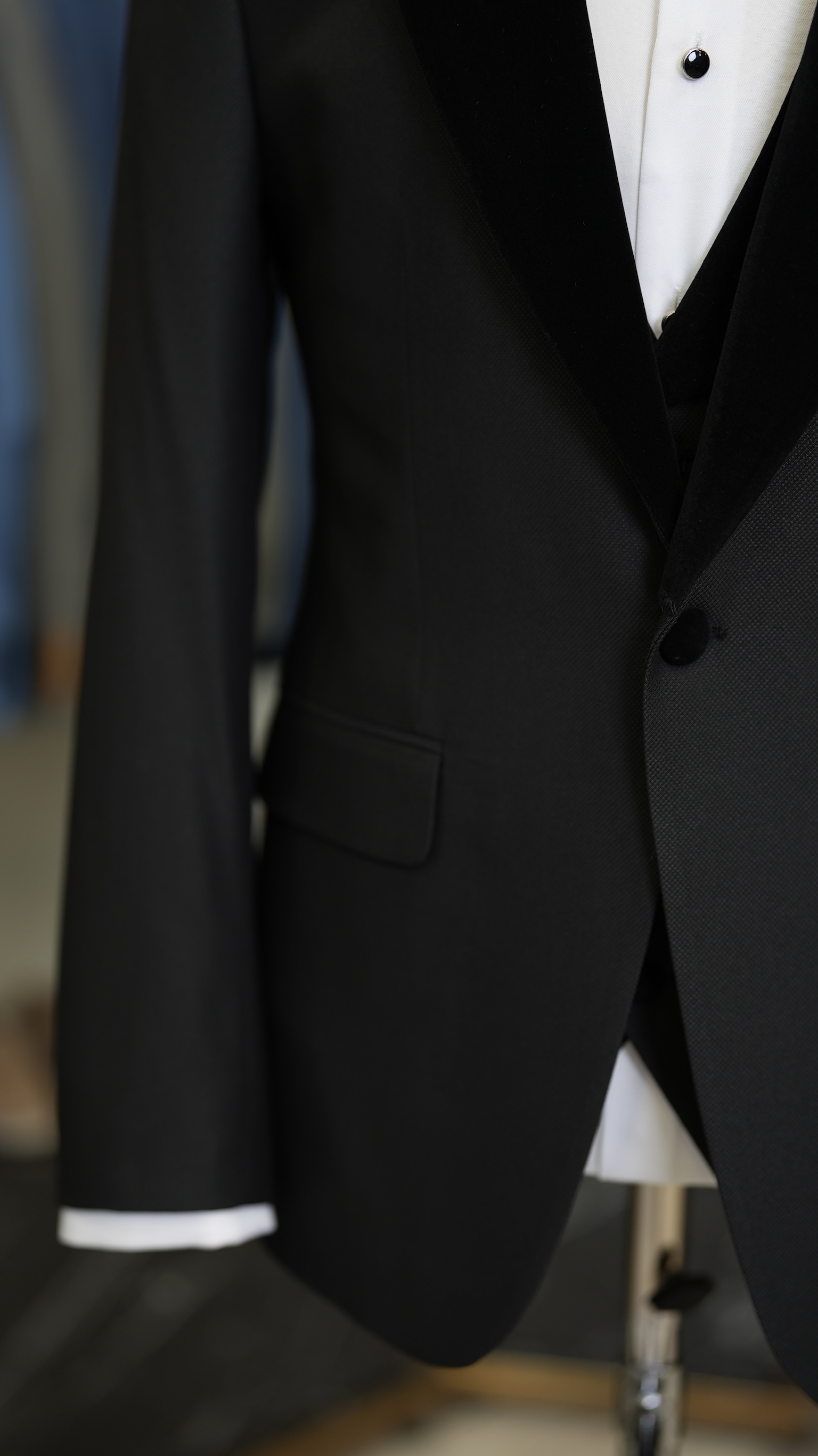 Abito da smoking da sposo slim fit, giacca, gilet, pantaloni, papillon - Nero