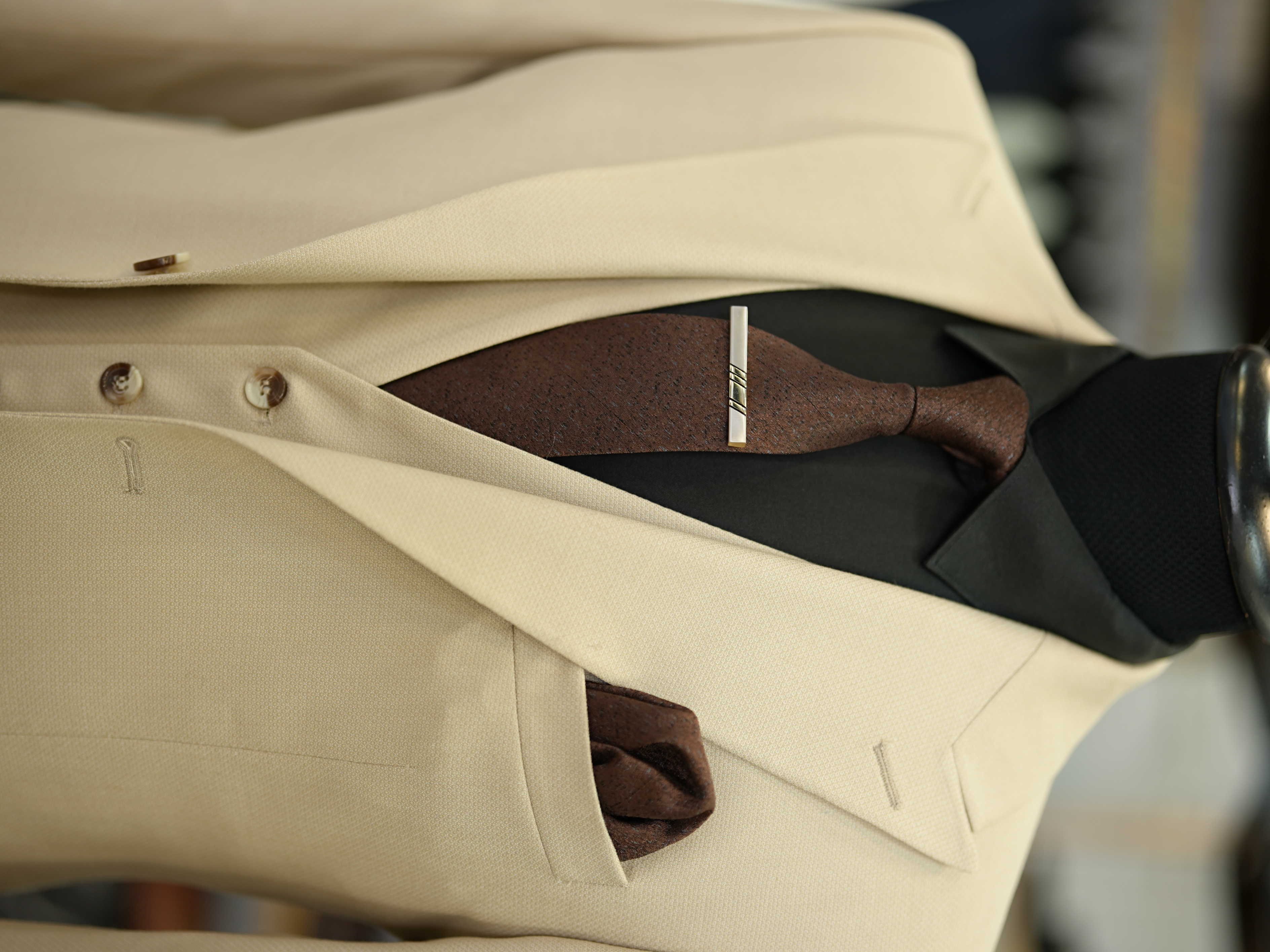 Abito da uomo Dobby con collo a rondine, stile italiano, giacca slim fit, gilet, pantaloni - Beige