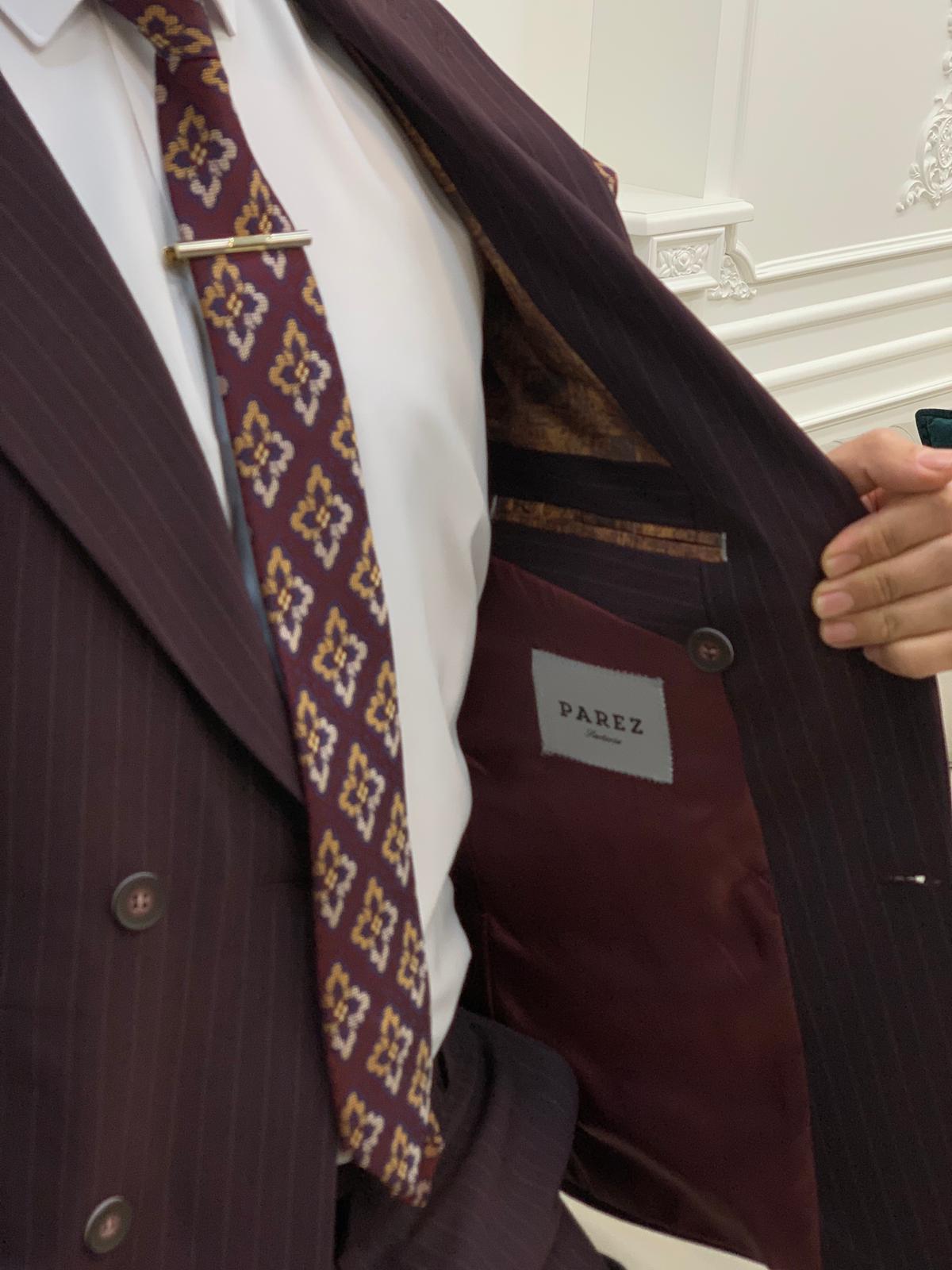 Pantaloni da giacca slim fit da uomo a righe doppiopetto con colletto a rondine, taglio italiano - Prugna